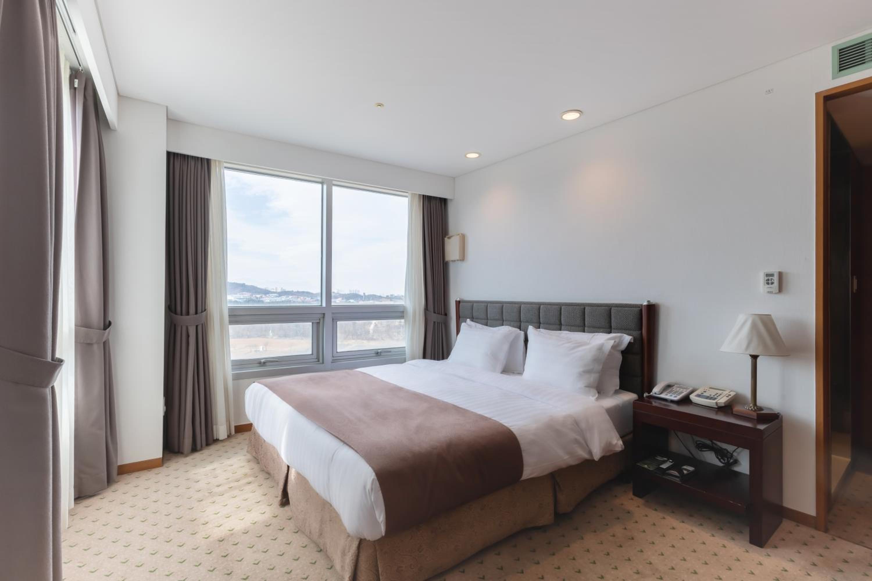 Standard Double Room with Mountain View - Photo 4