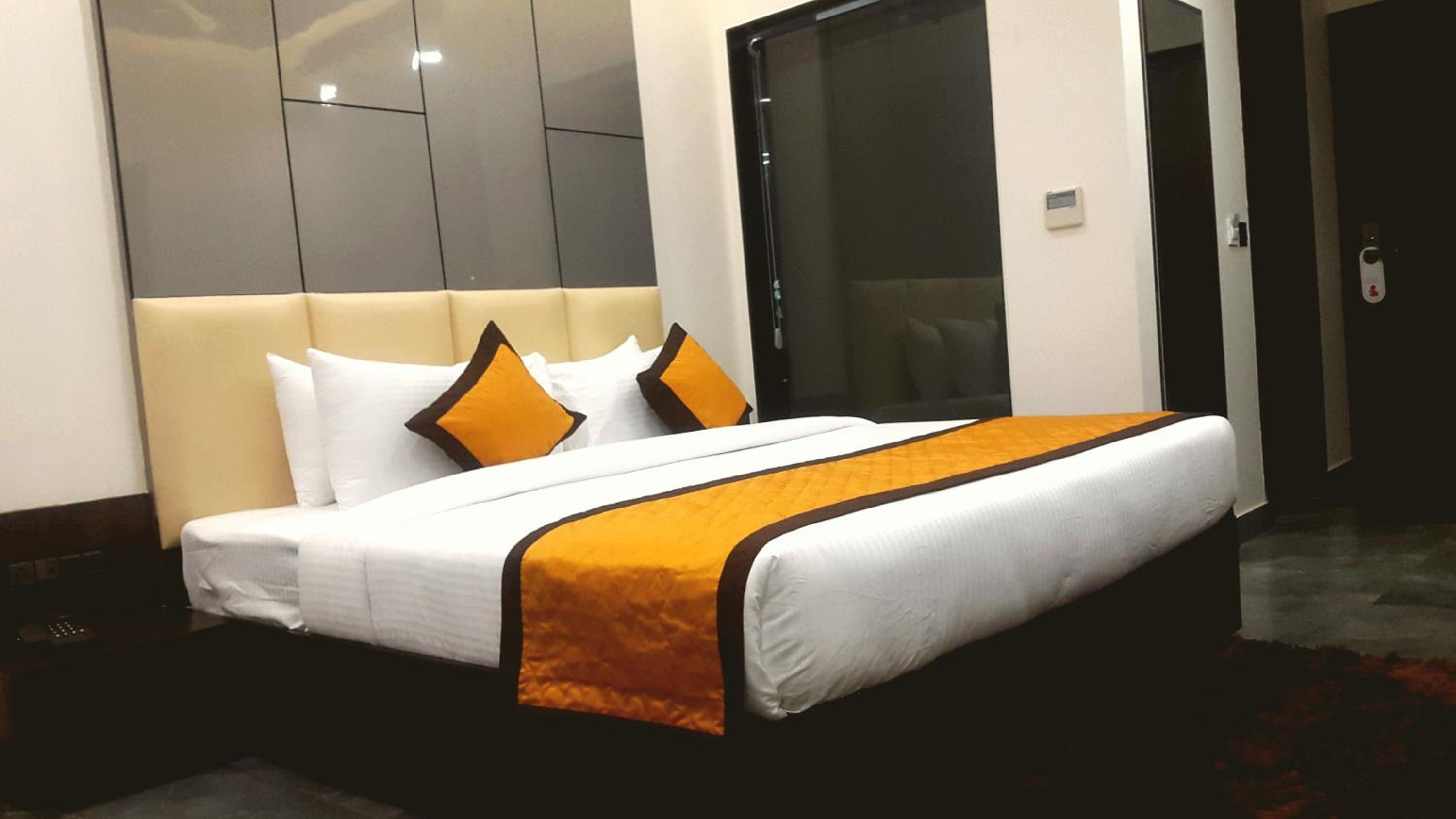 Deluxe Room - Photo 3