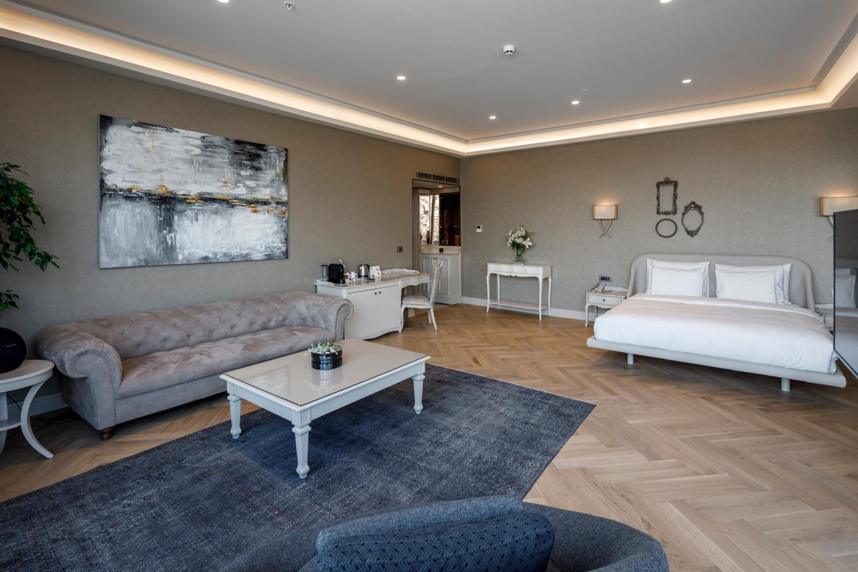 Lifestyle Junior Suite with Spa Bath