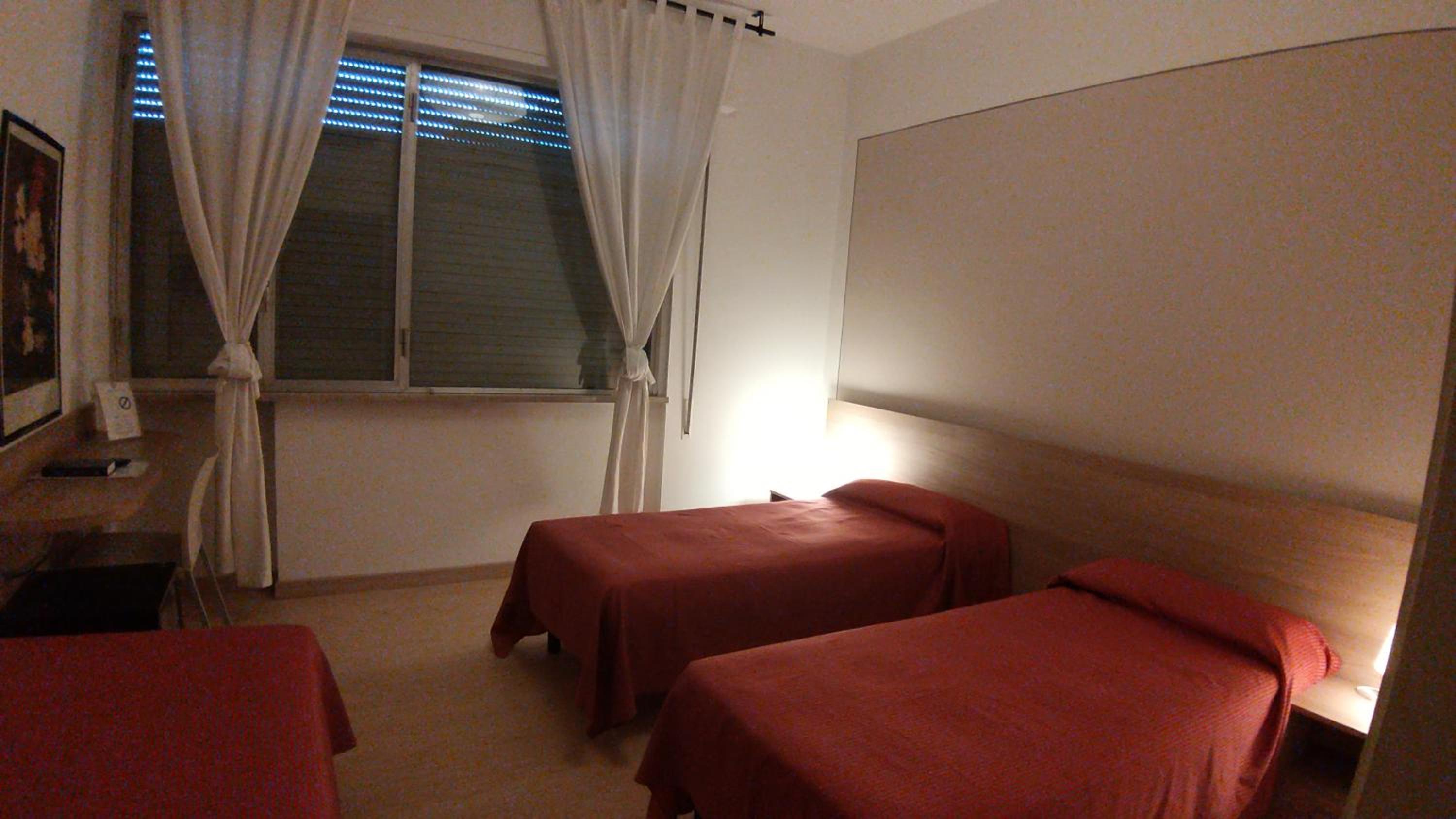 Economy Double Room - Photo 8