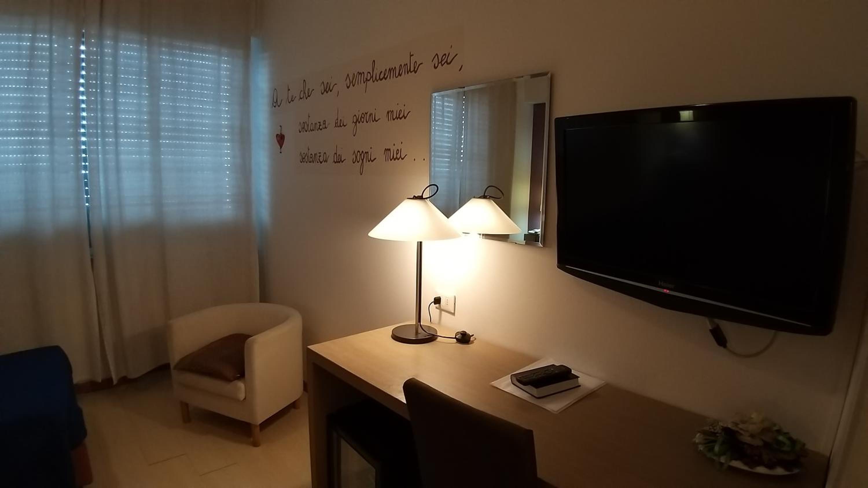 Double or Twin Room - Photo 8