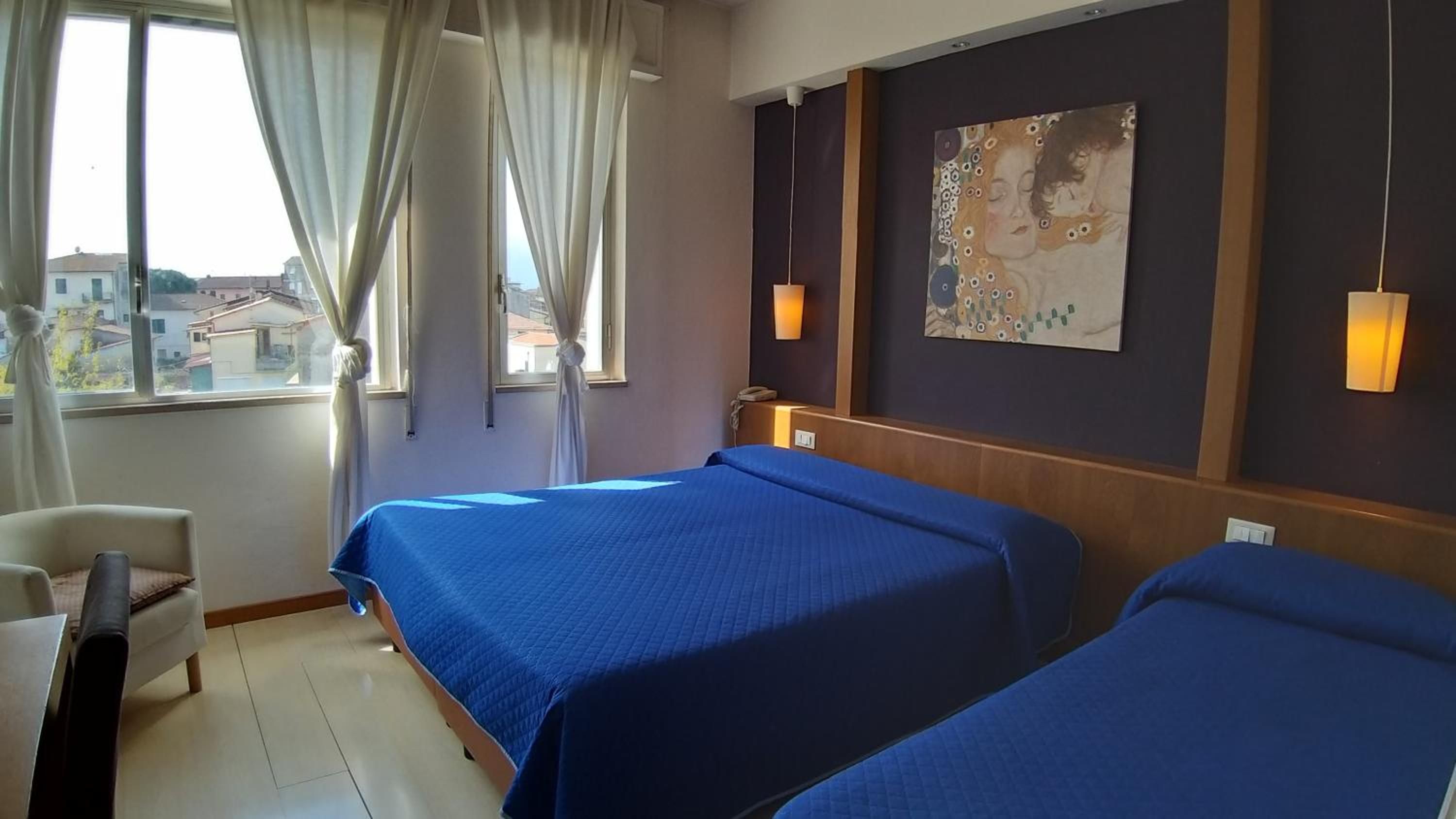 Double or Twin Room - Photo 9