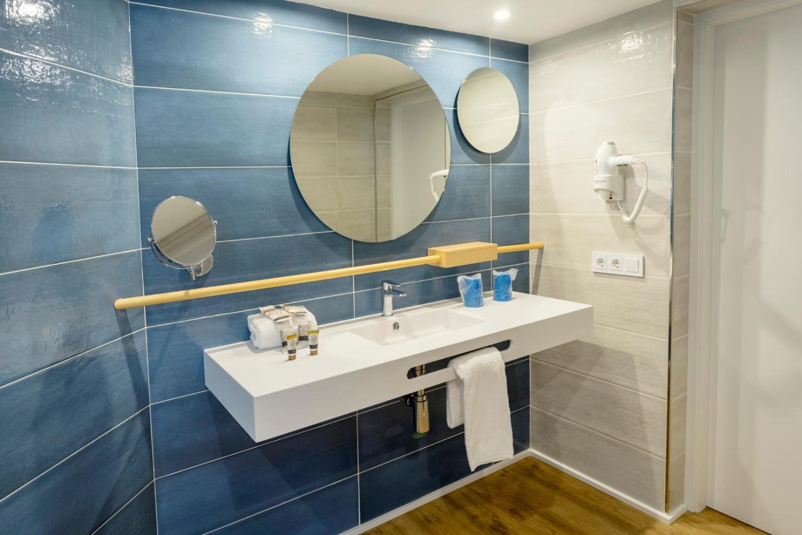 Habitación Doble Estándar (2 Adultos) Habitación Doble Estándar (2 Adultos)