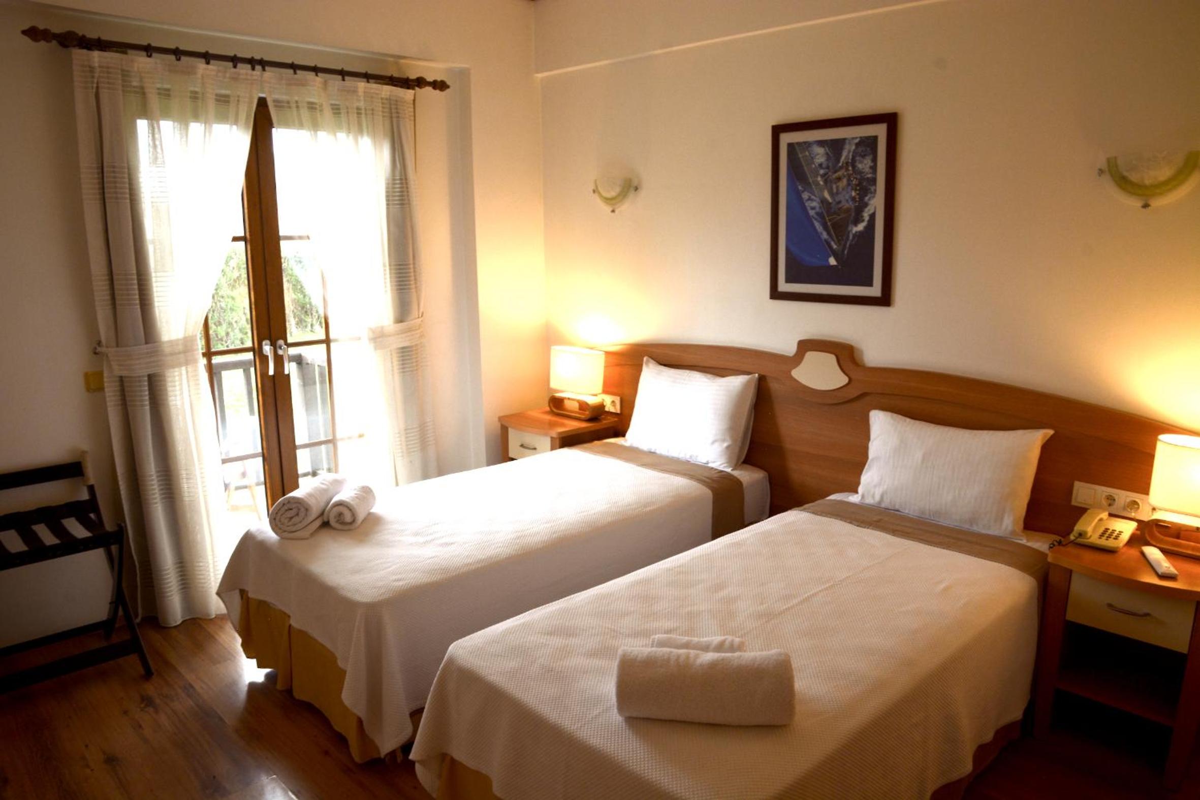 Classic Double or Twin Room - Photo 8