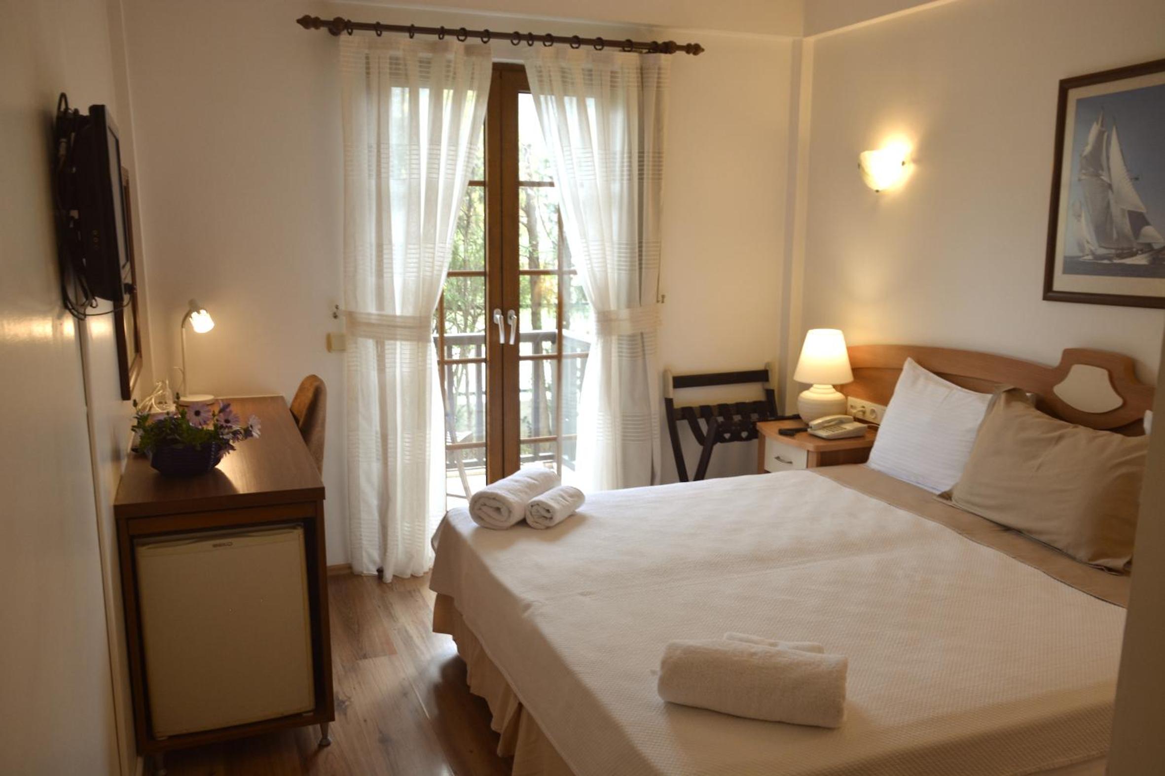 Classic Double or Twin Room - Photo 7