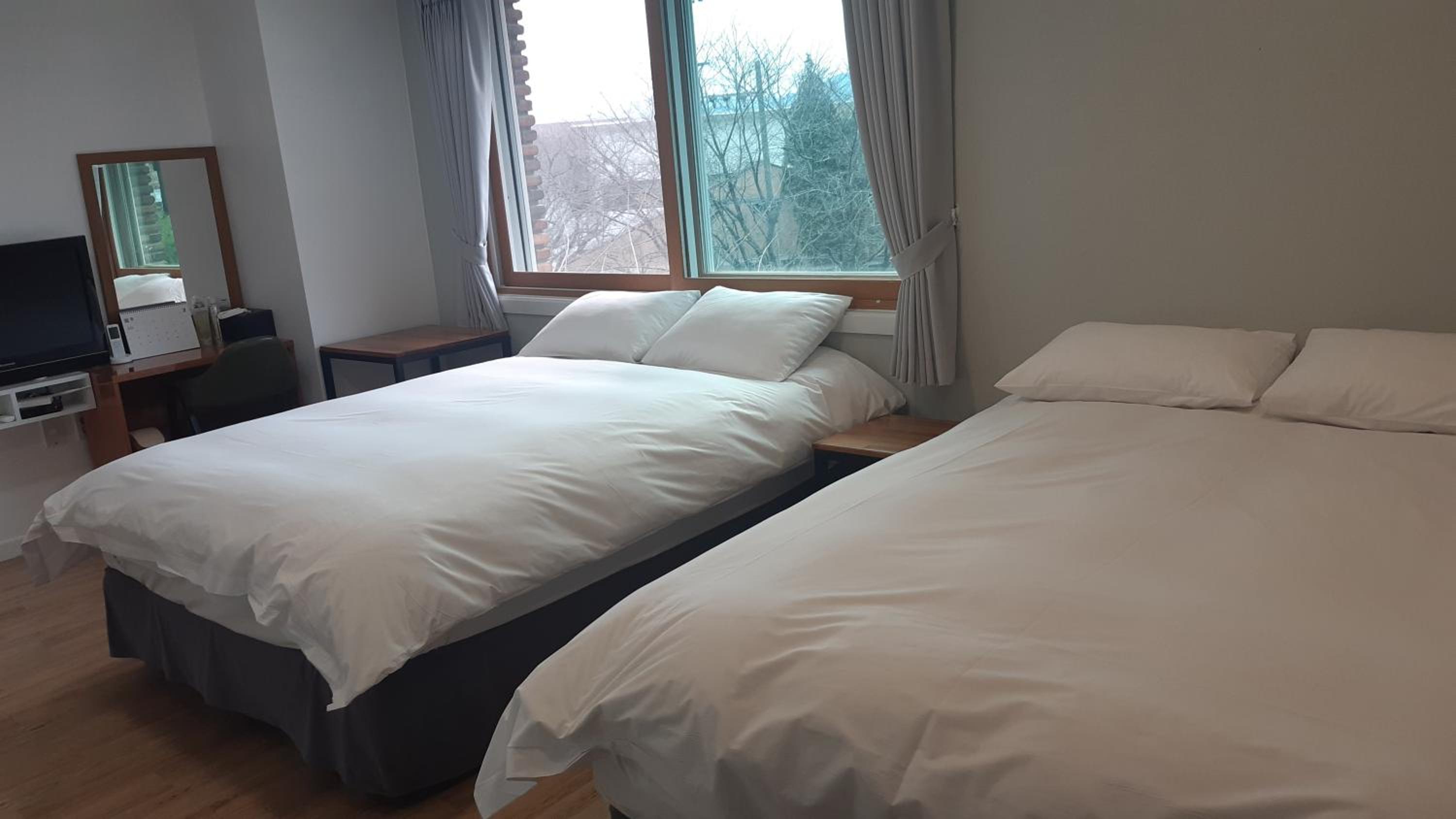 Double Room with Two Double Beds - Photo 5