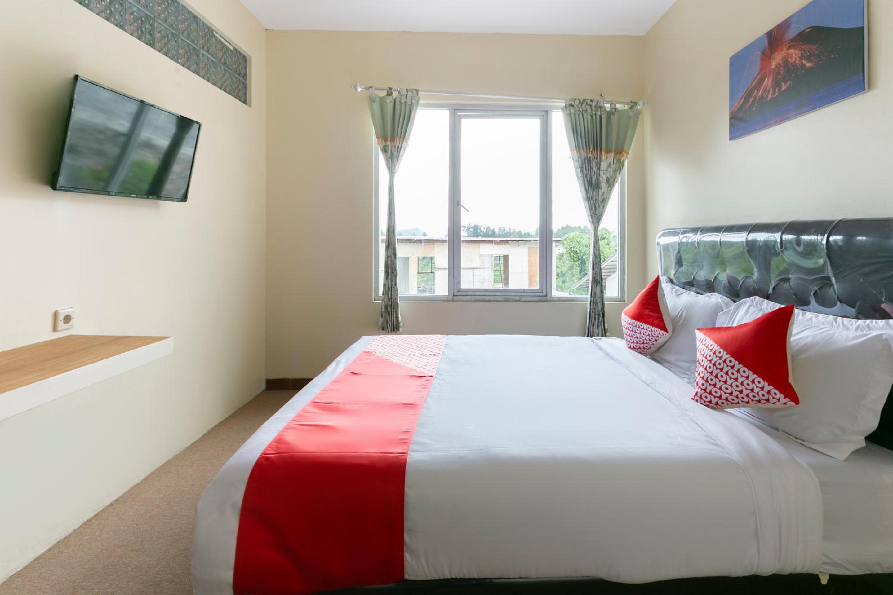 Deluxe King Room - Photo 18