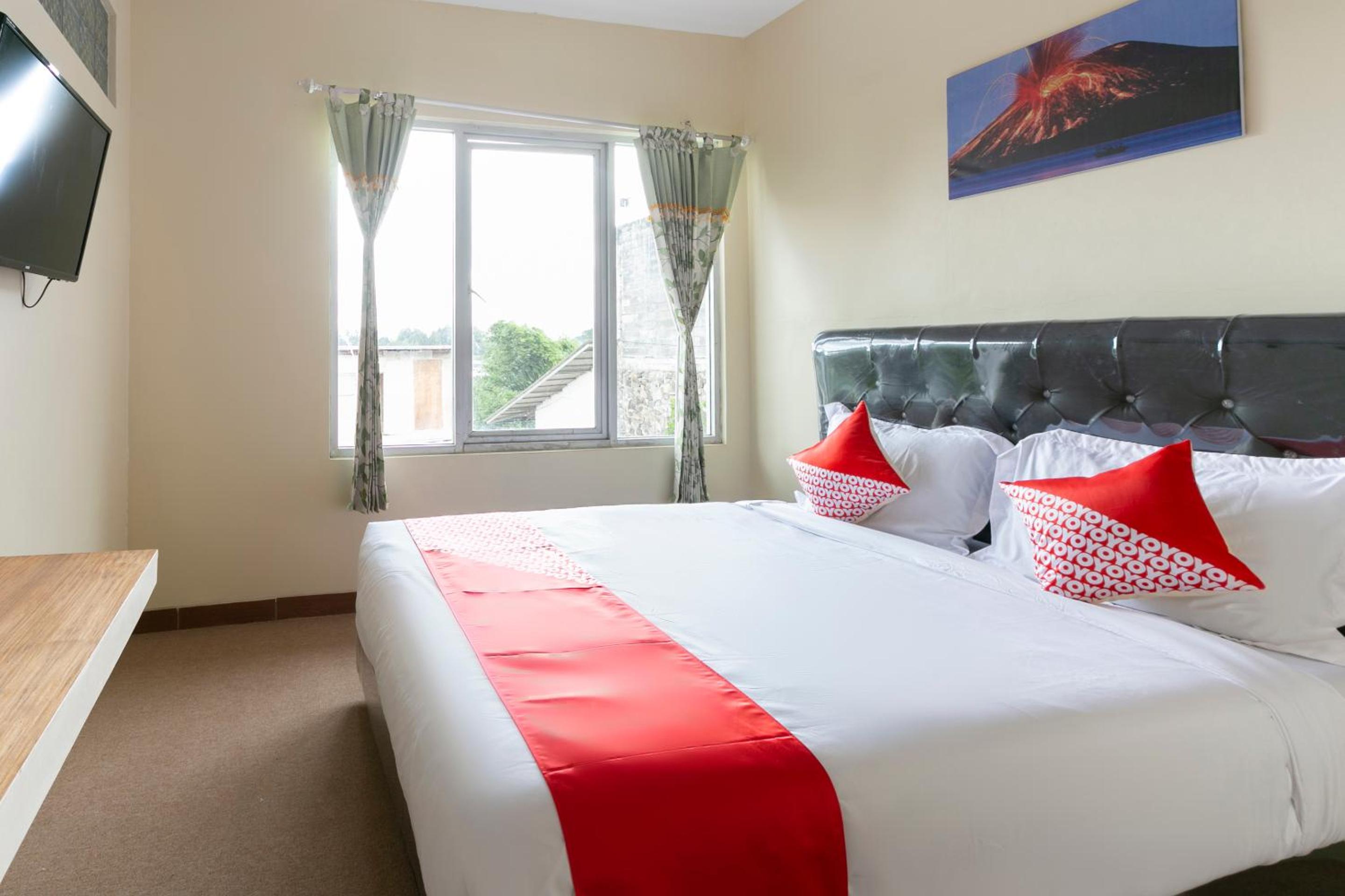 Deluxe King Room - Photo 20
