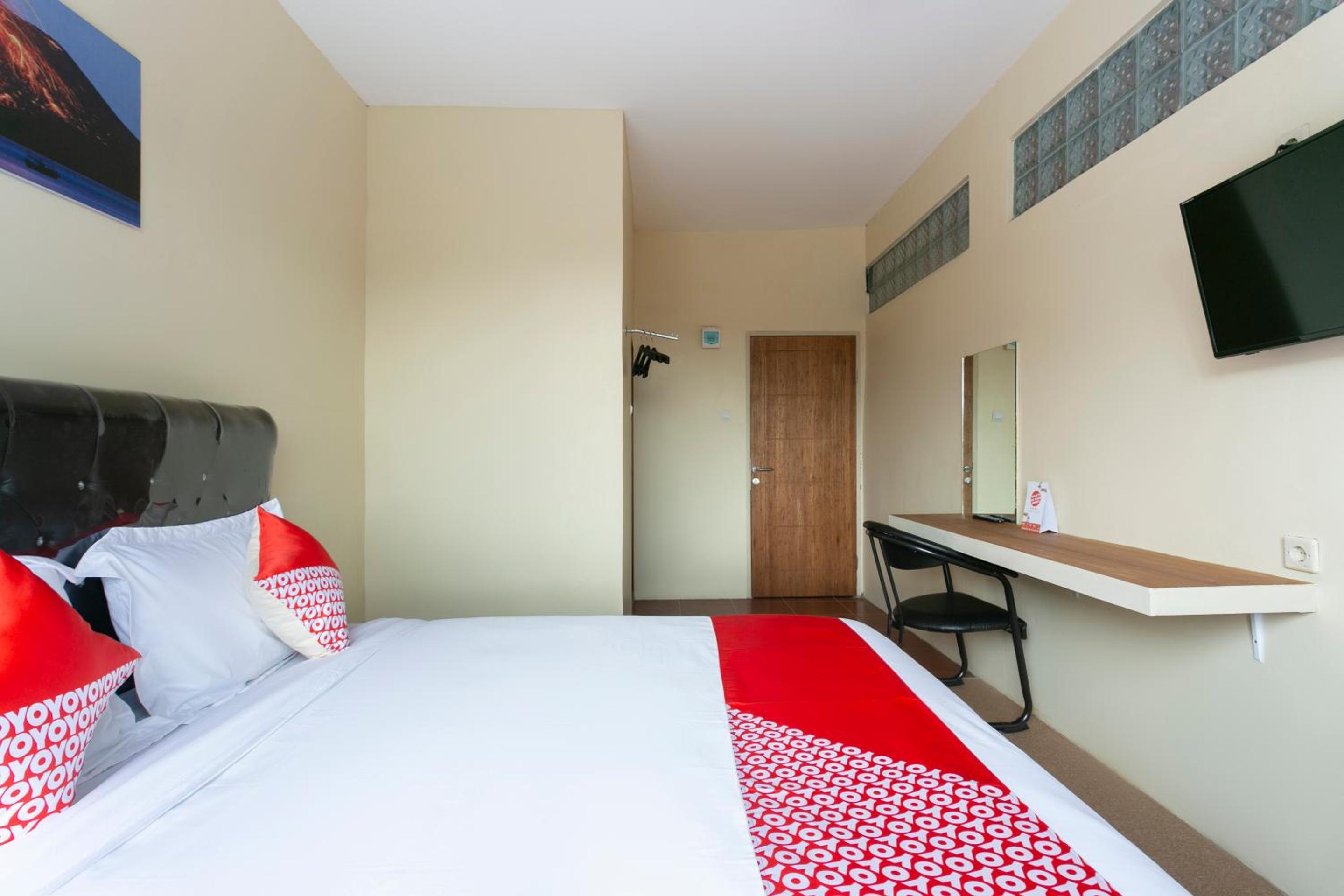 Deluxe King Room - Photo 19