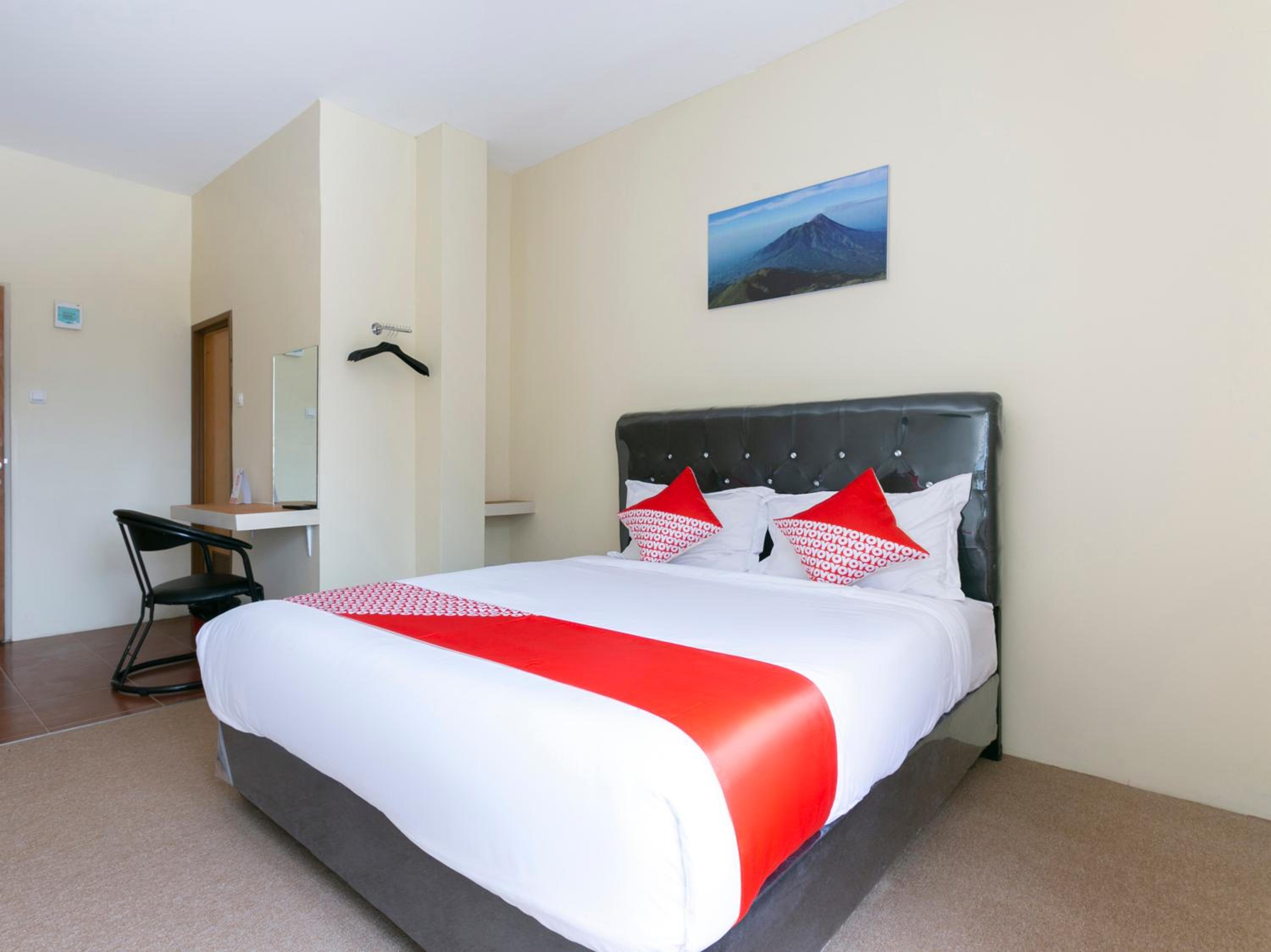 Deluxe King Room - Photo 12