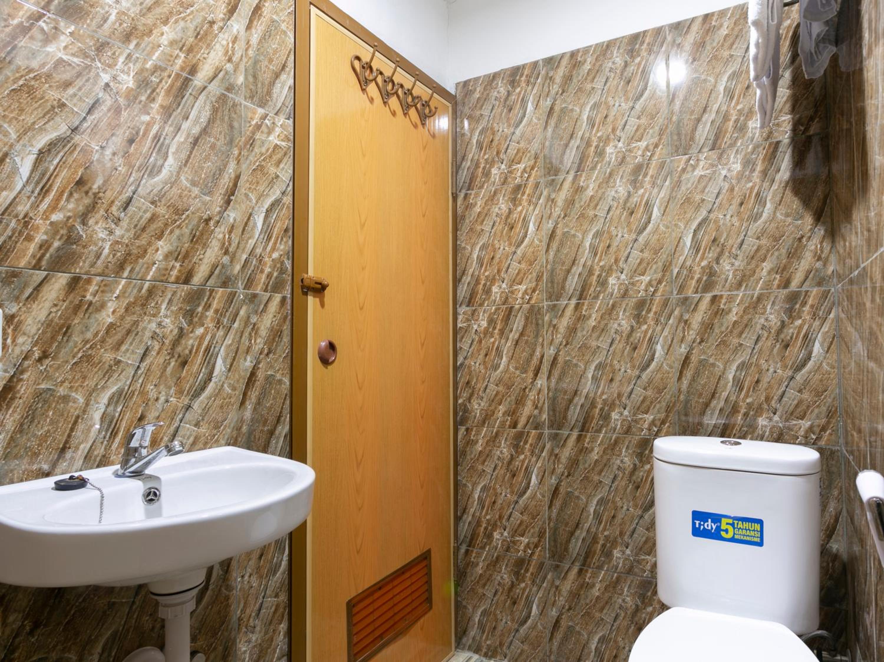 Deluxe King Room - Photo 6