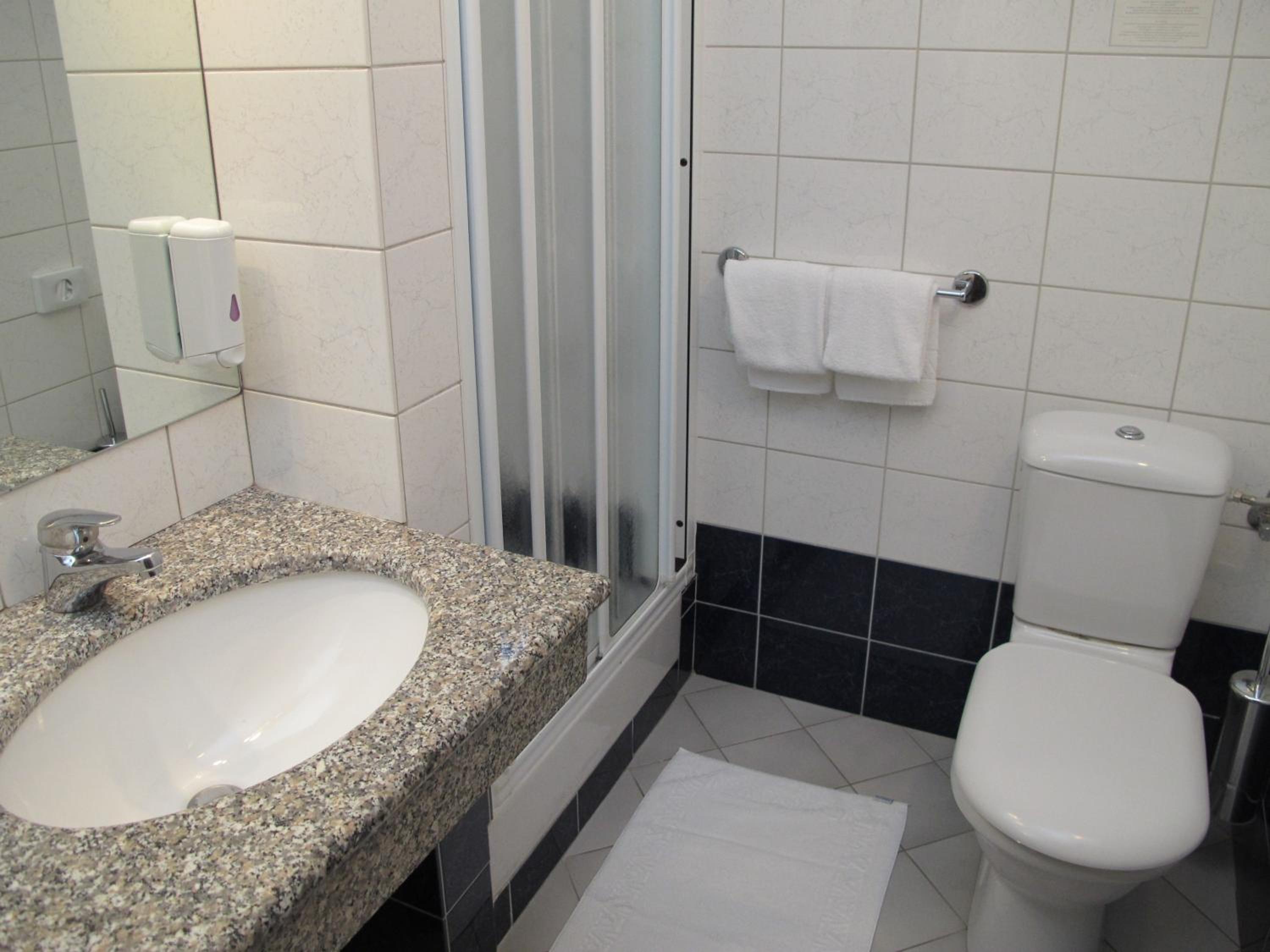 Standard Double or Twin Room with Balcony (2 Adults) - Photo 5