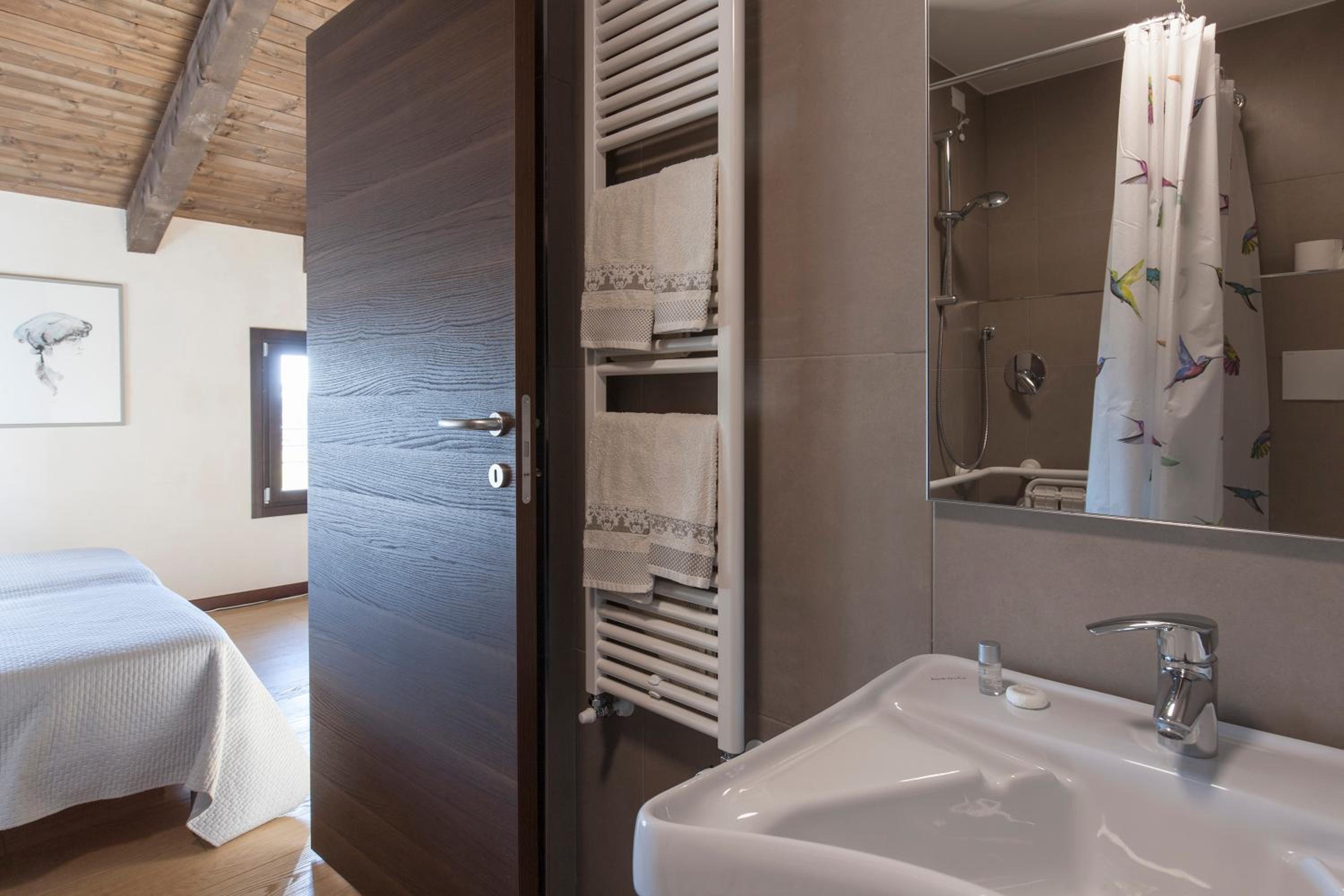 Double Room - Disability Access - Photo 5