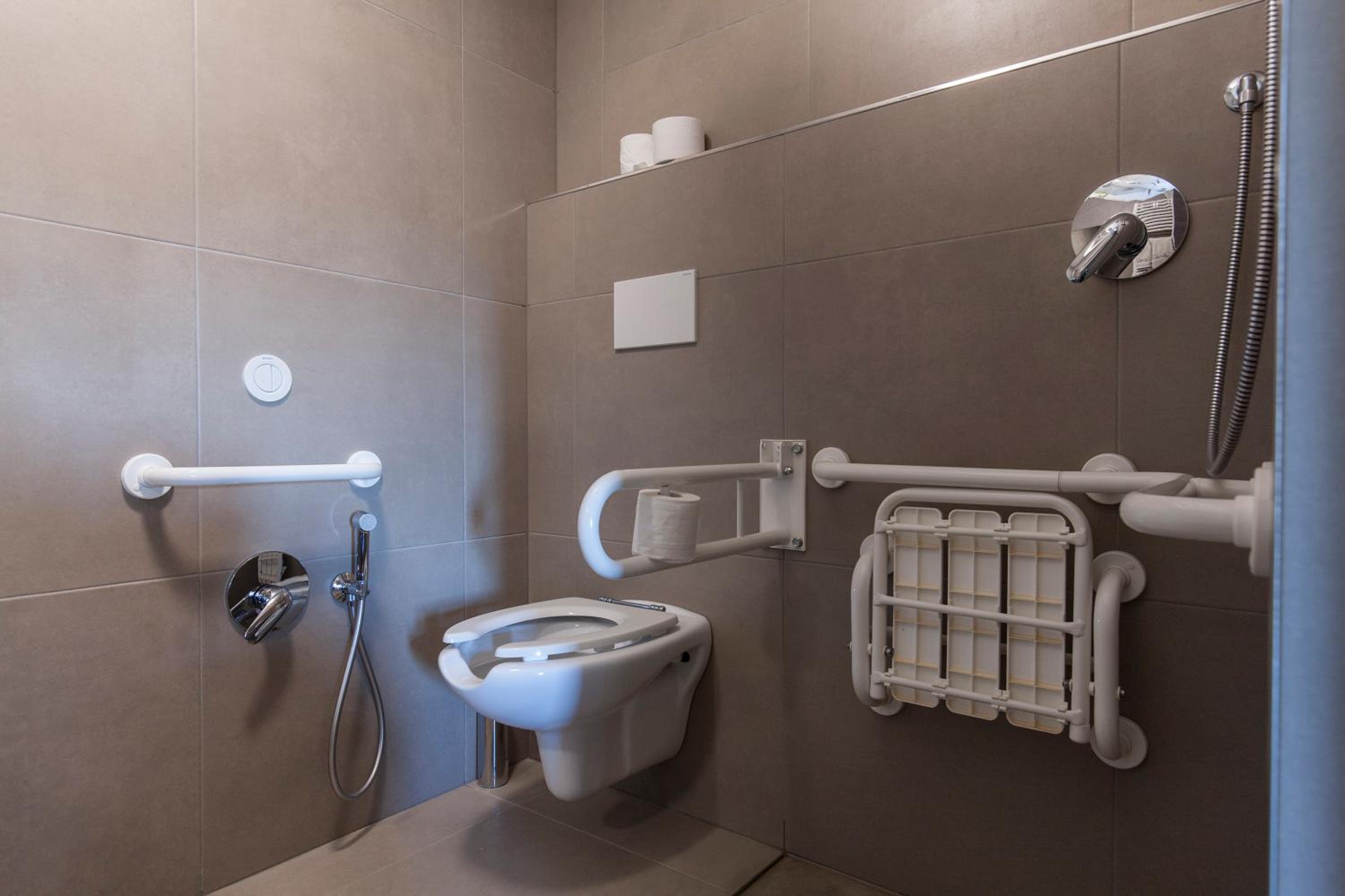 Double Room - Disability Access - Photo 8