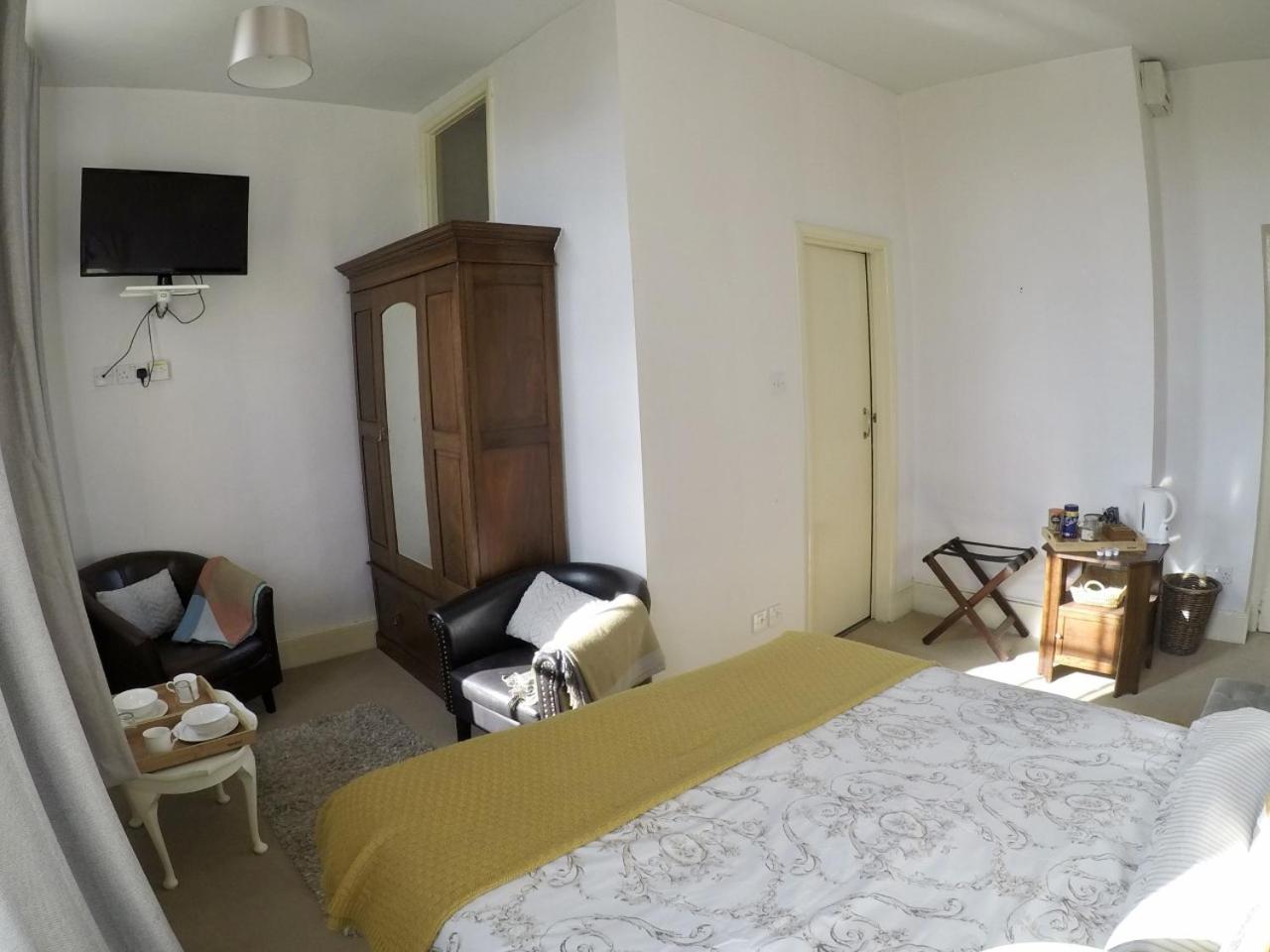 Double Room - Photo 7