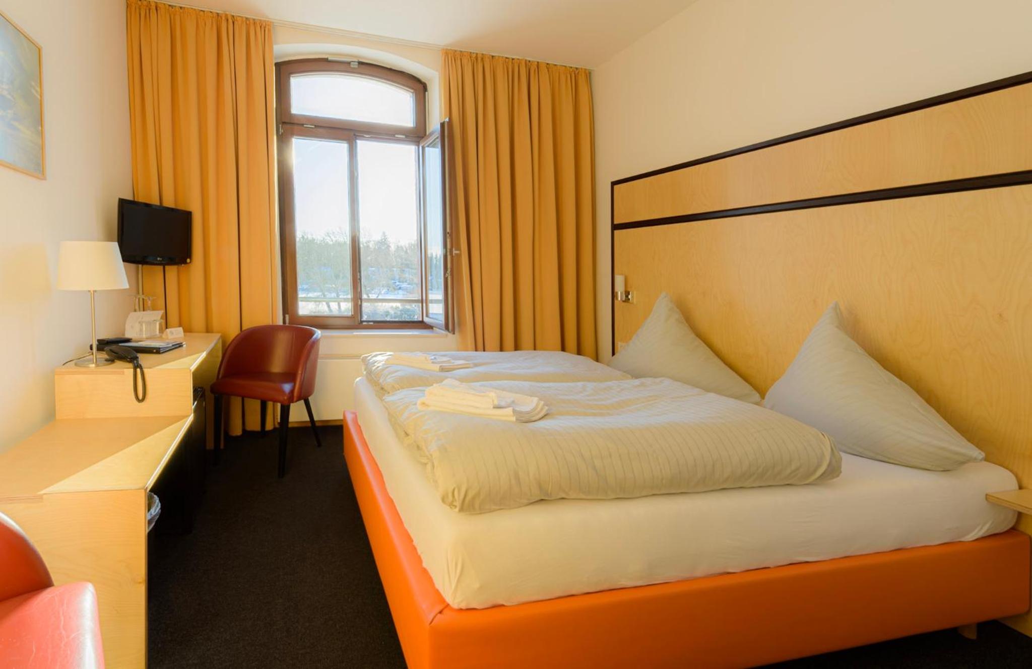 Economy Double Room photo 3