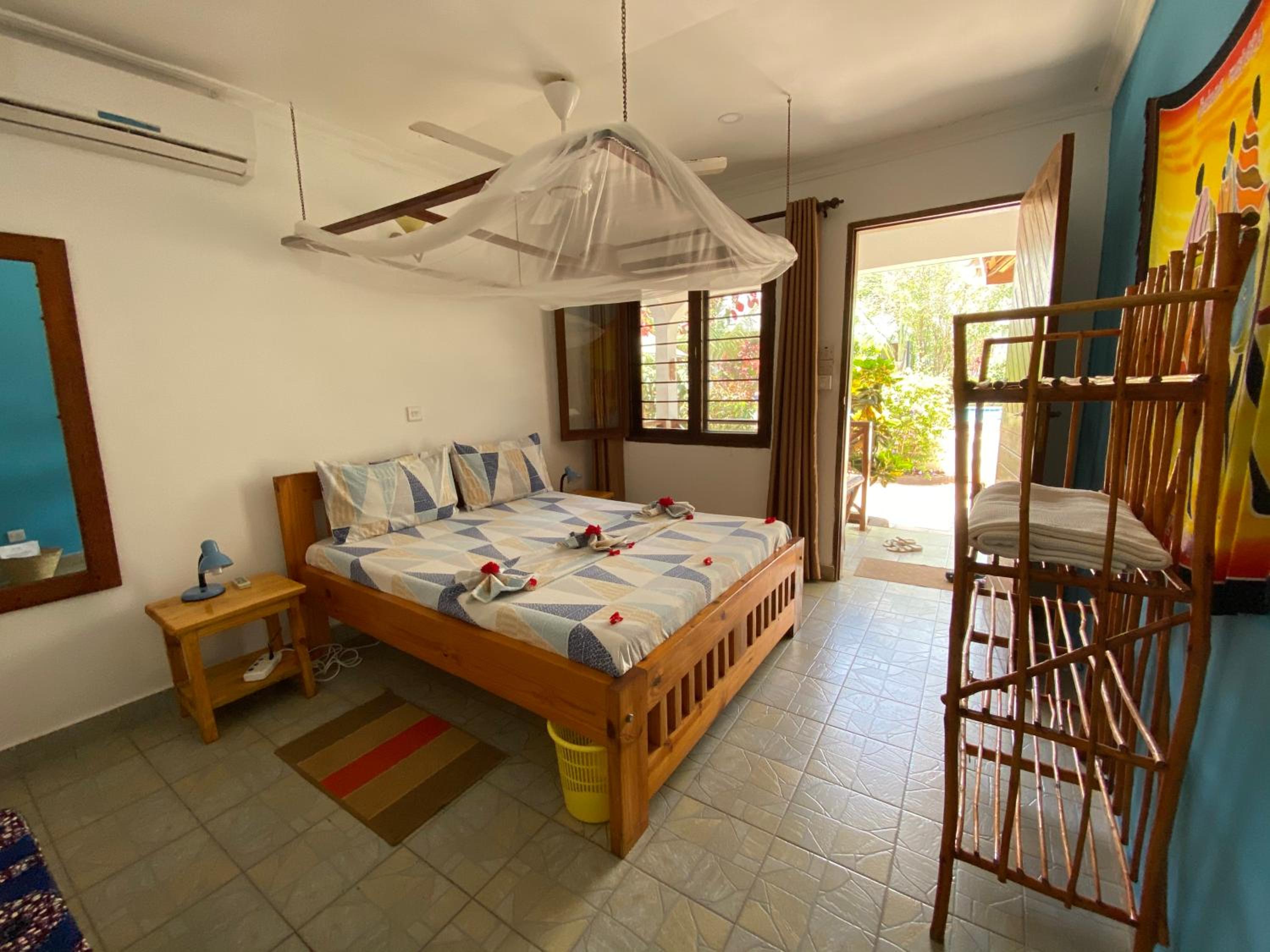 Double Room with Balcony - Photo 6