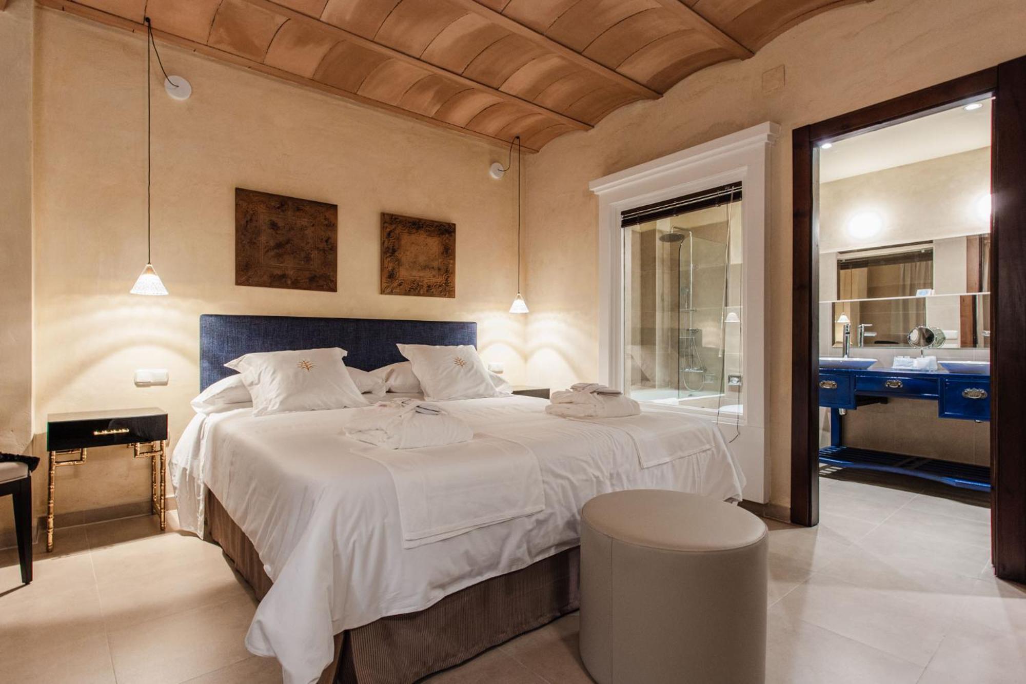 Standard Double Room - Photo 7