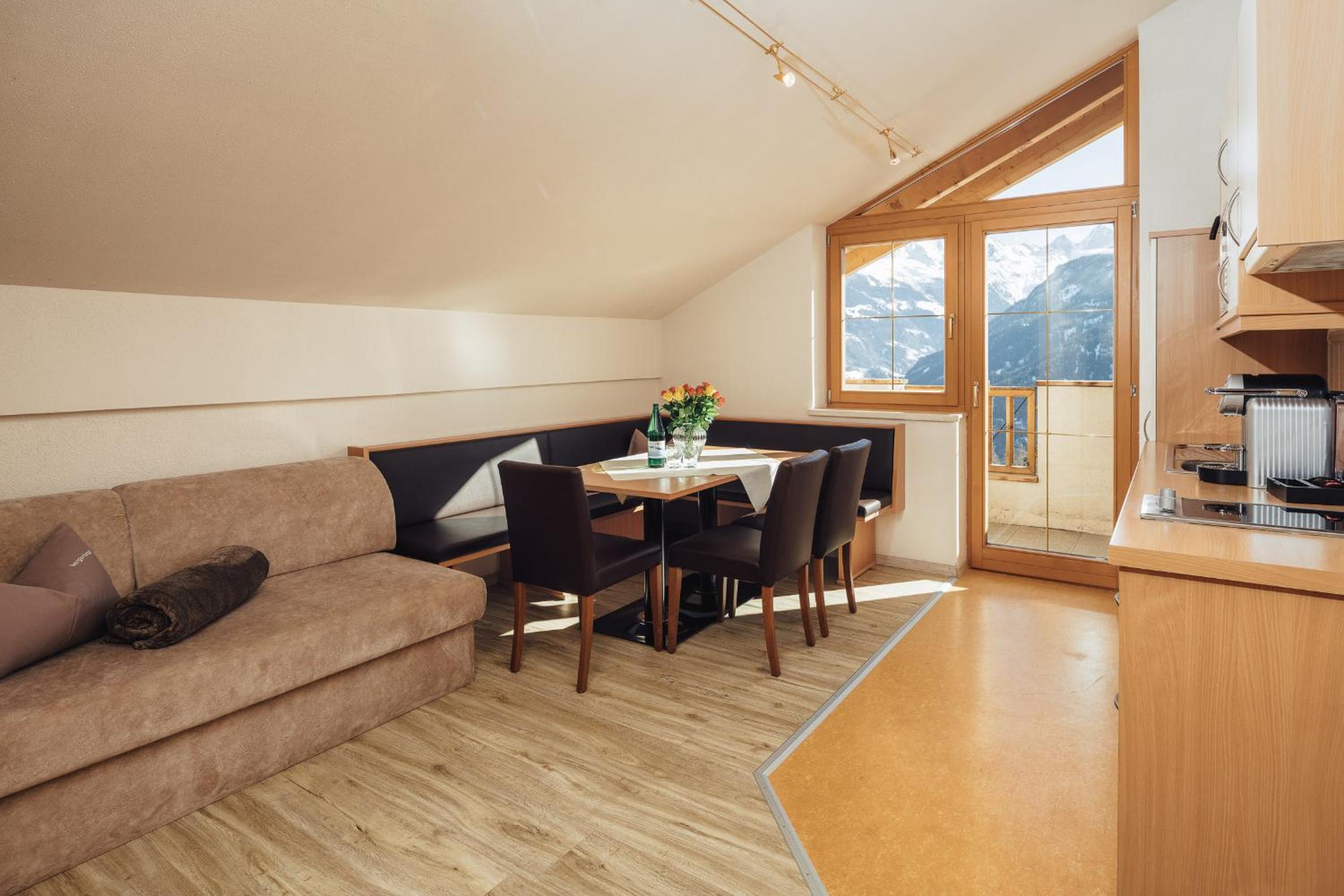 Apartment with Mountain View photo 2