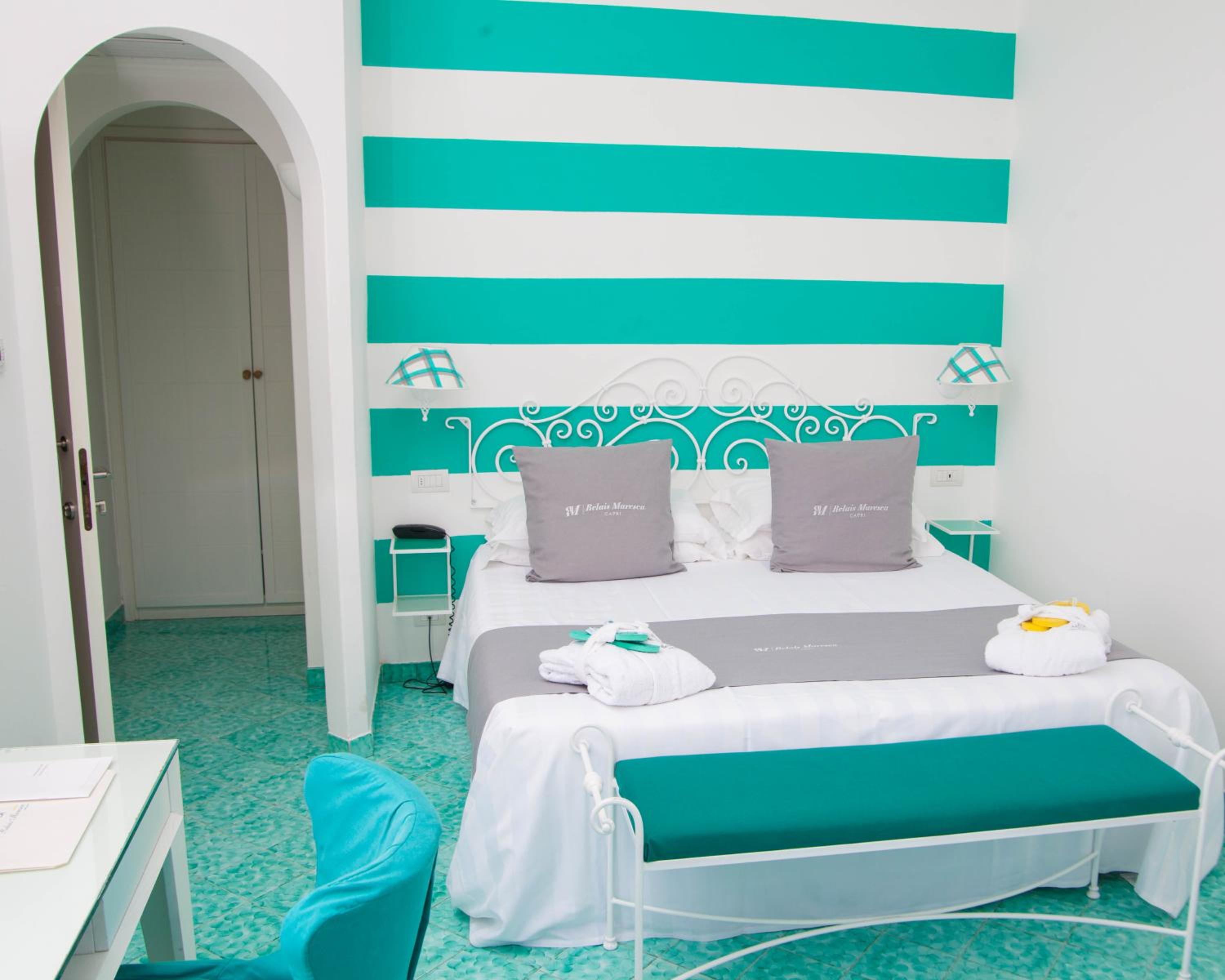 Deluxe Double Room with Sea View - Photo 11