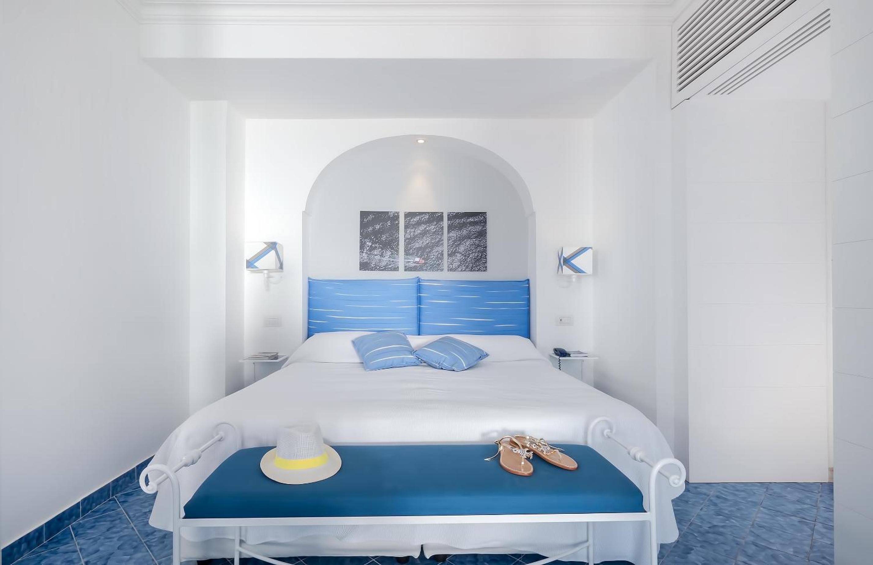 Attic Room with Private Solarium Terrace - Photo 12