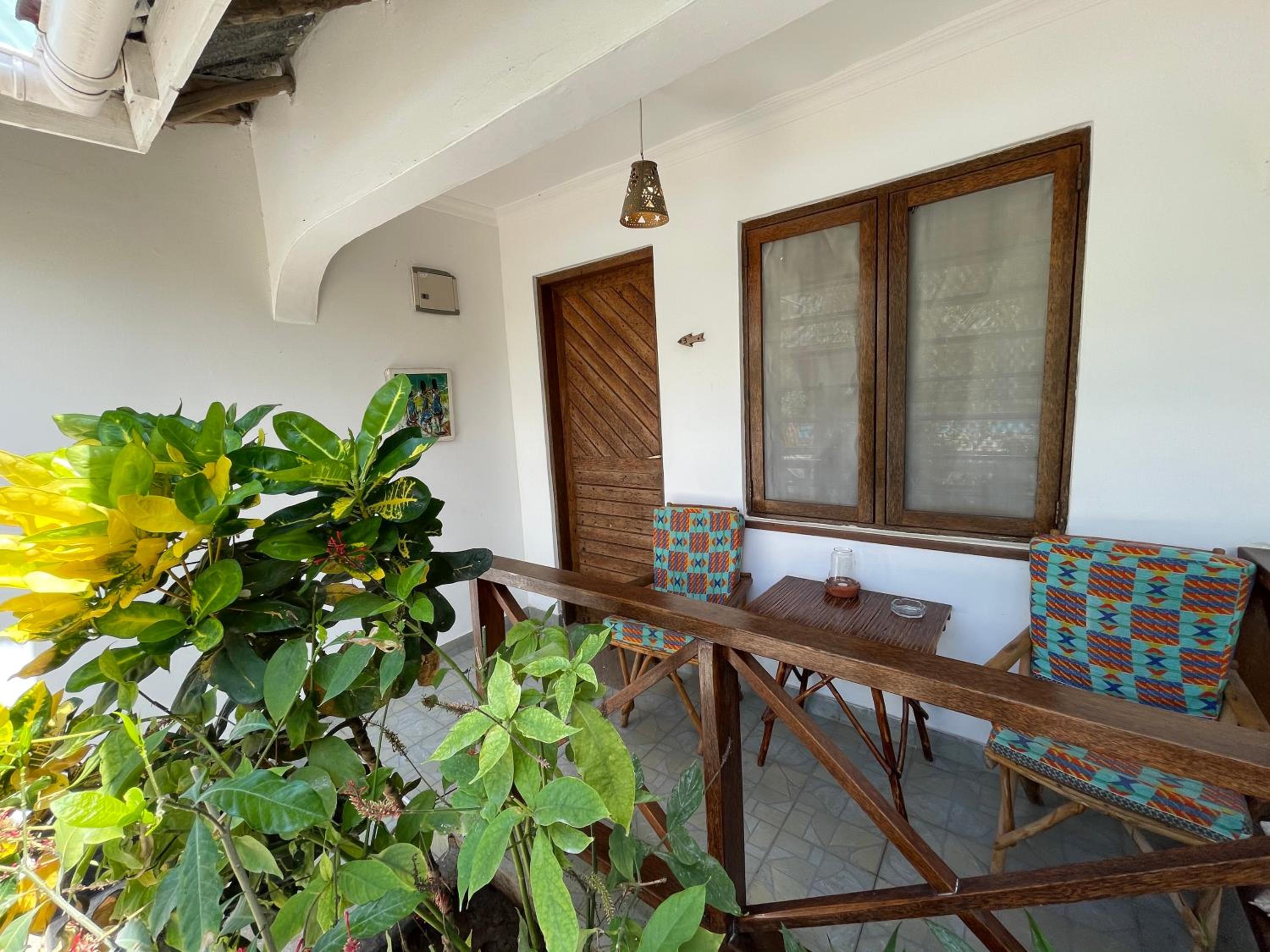 Double Room with Balcony - Photo 8