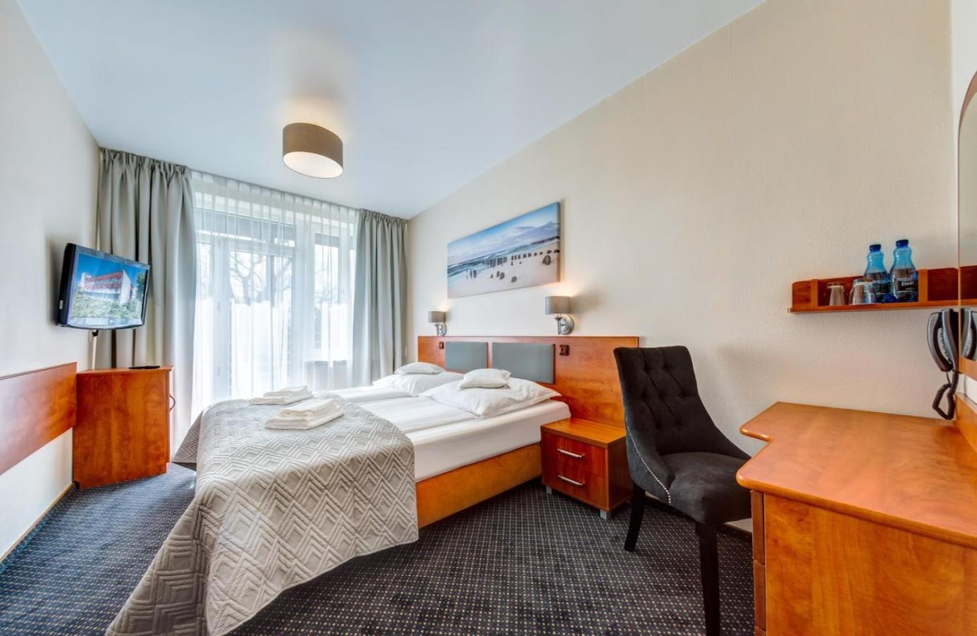 Deluxe Room - Photo 5