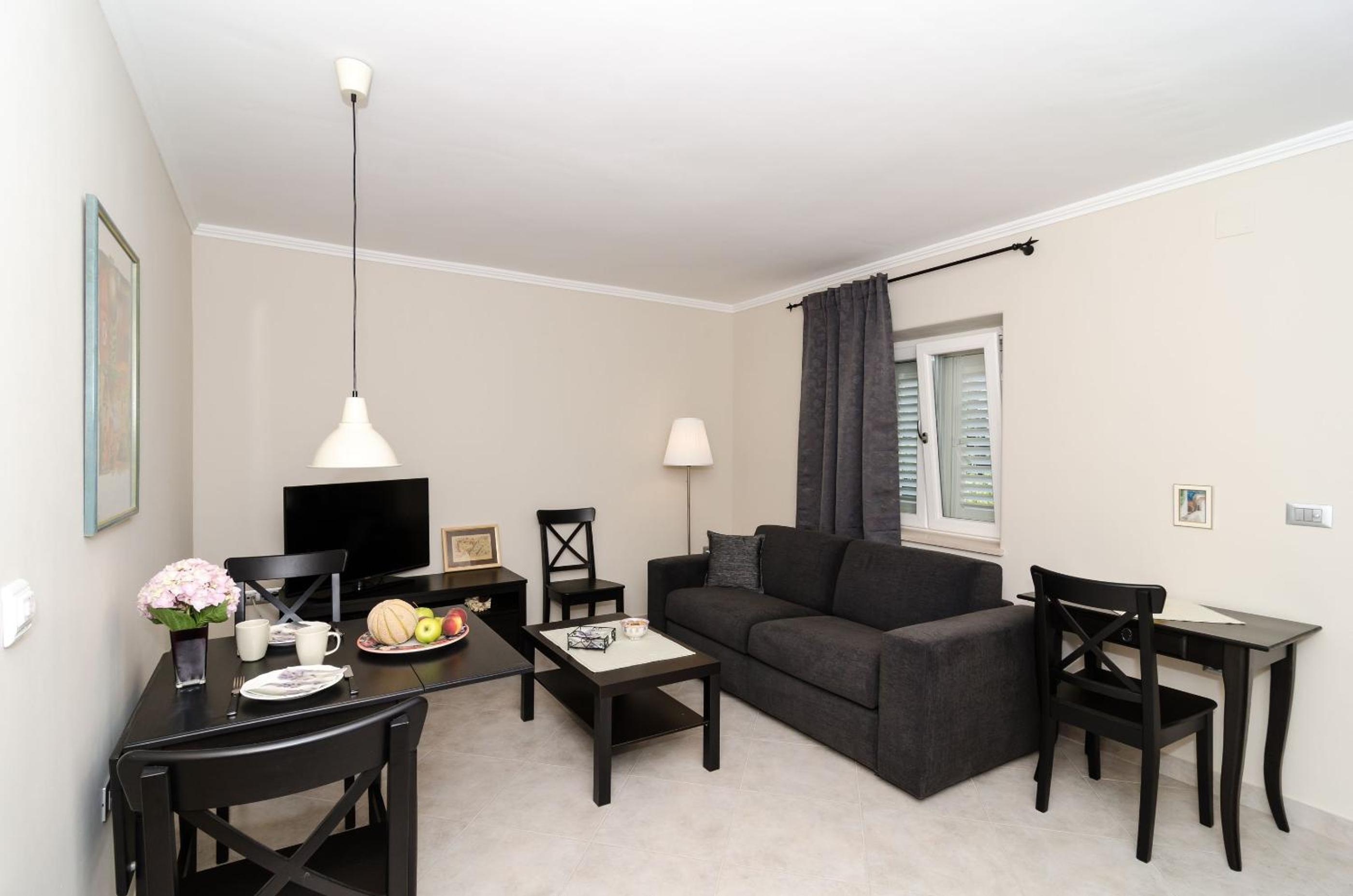 One-Bedroom Apartment with Terrace