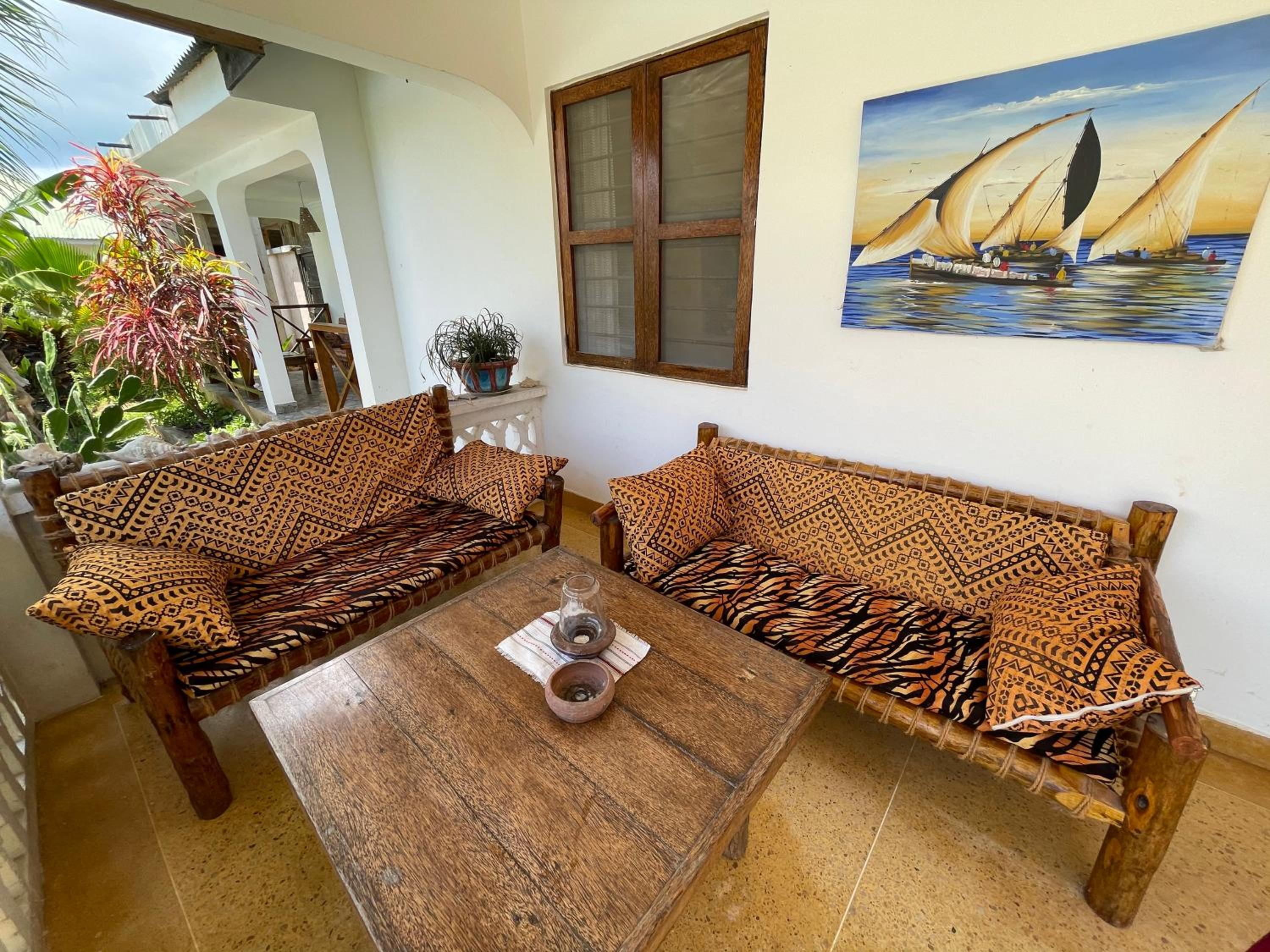 Double Room with Balcony - Photo 3
