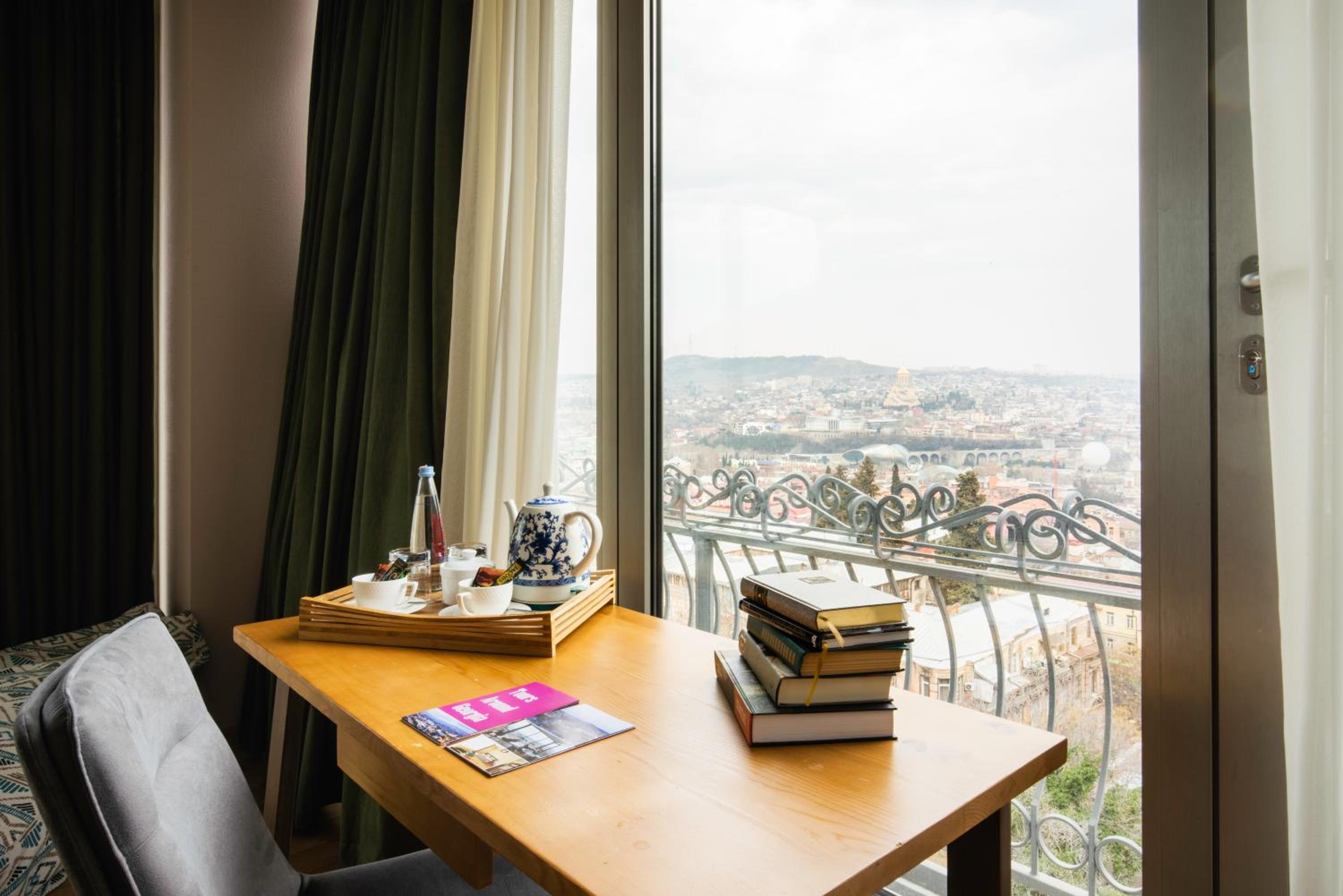 Suite with Balcony - Photo 7