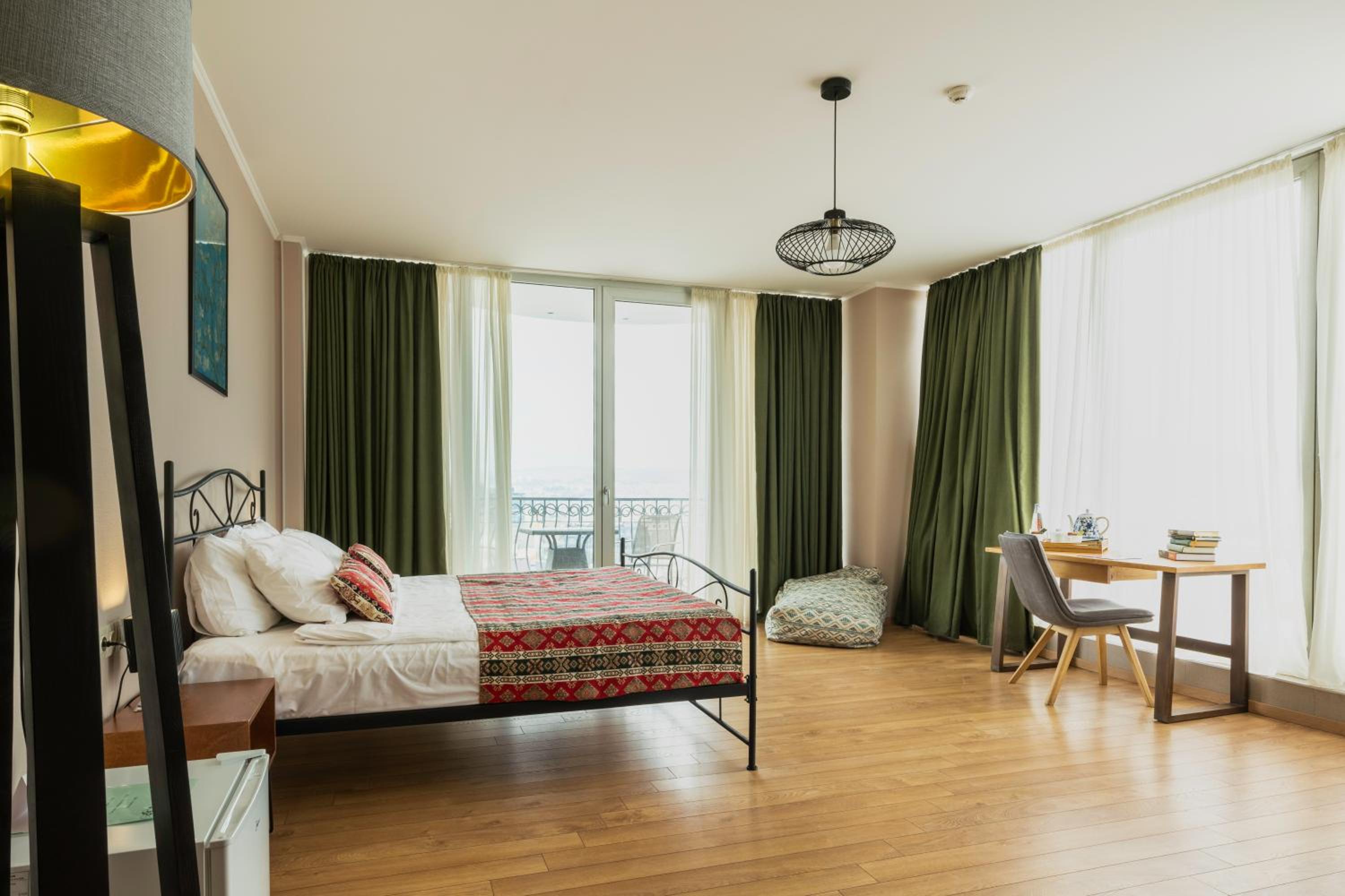 Suite with Balcony - Photo 5