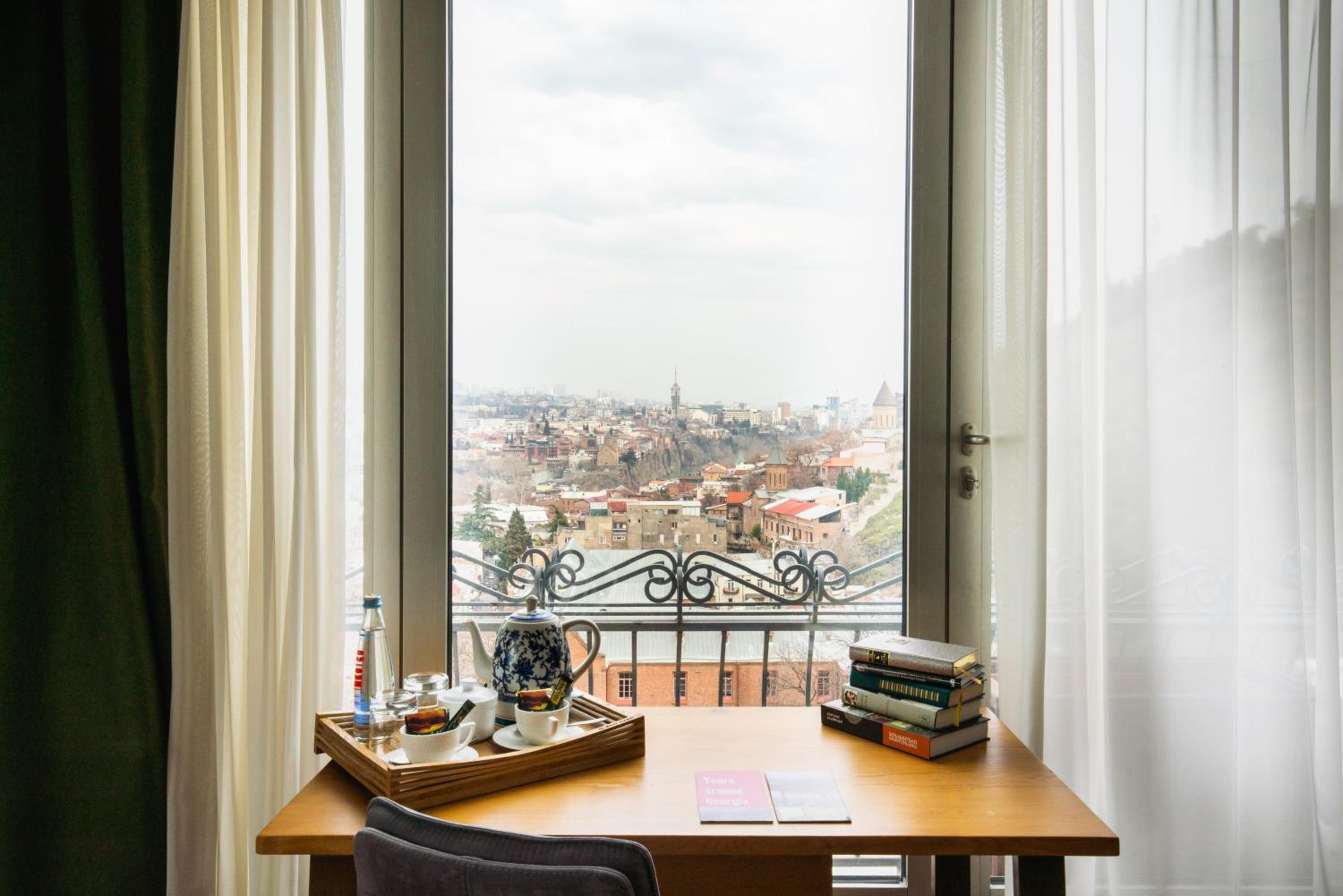 Suite with Balcony - Photo 9
