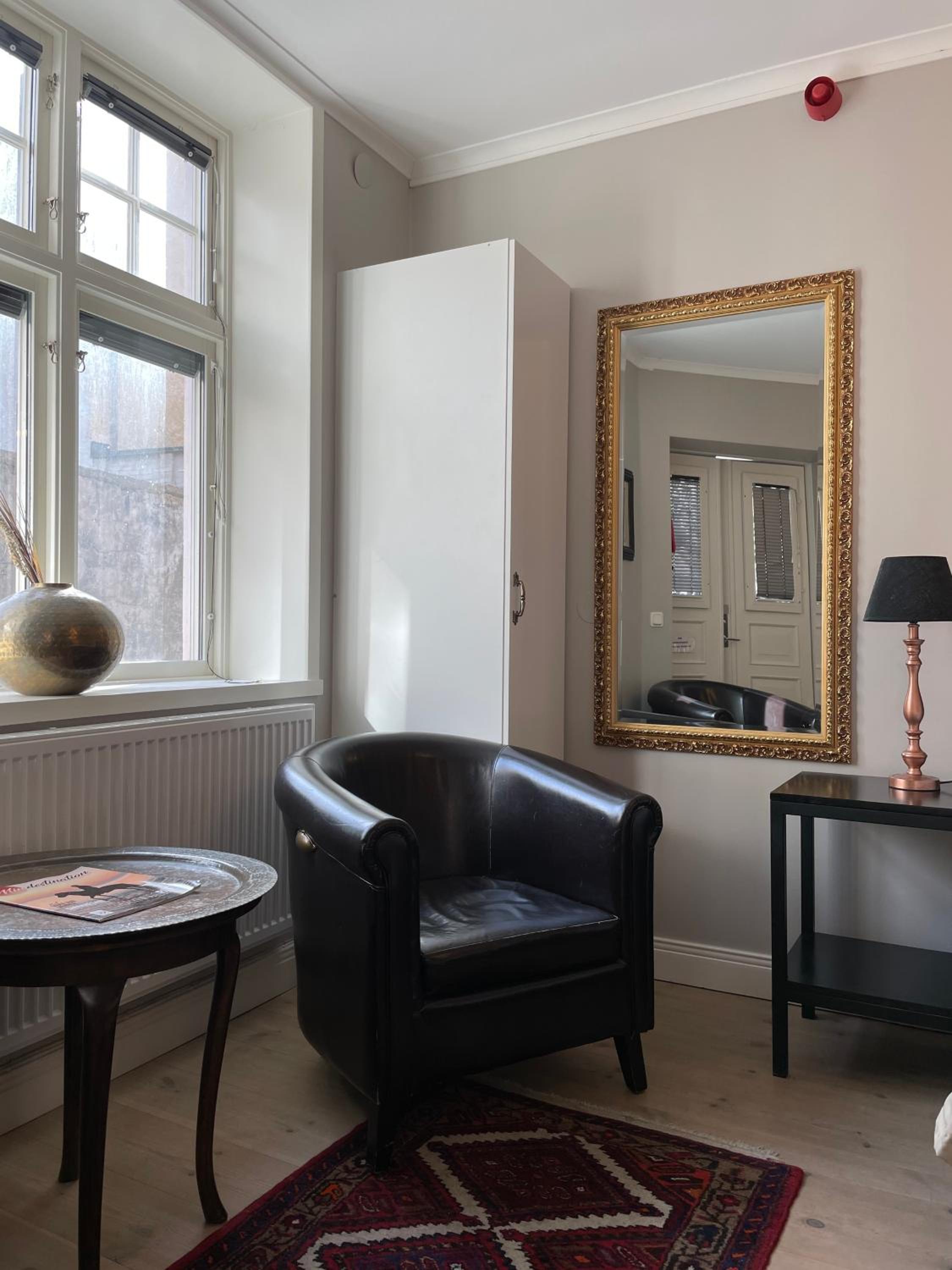 Budget Double Room - Photo 7