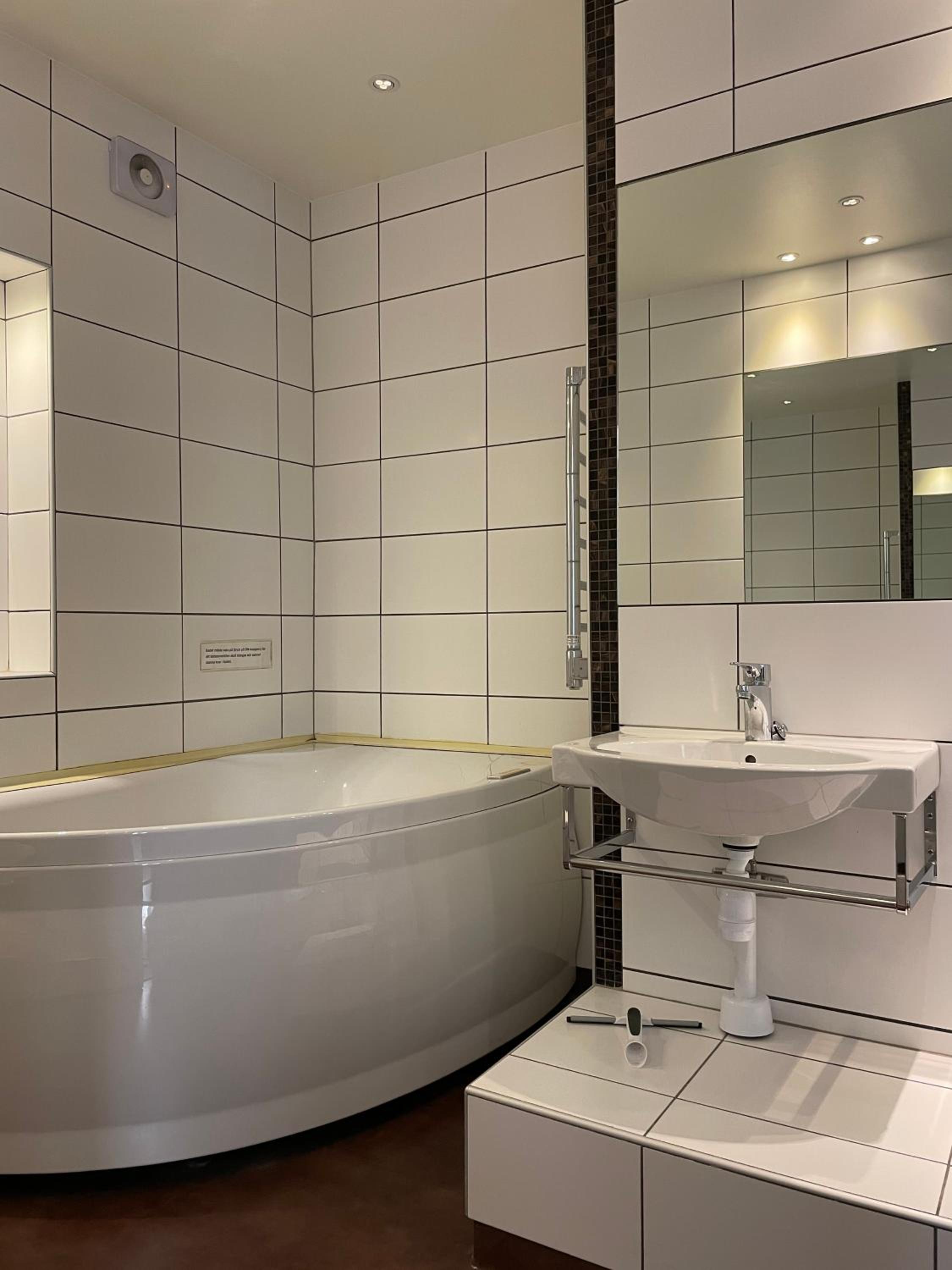 Budget Double Room - Photo 6