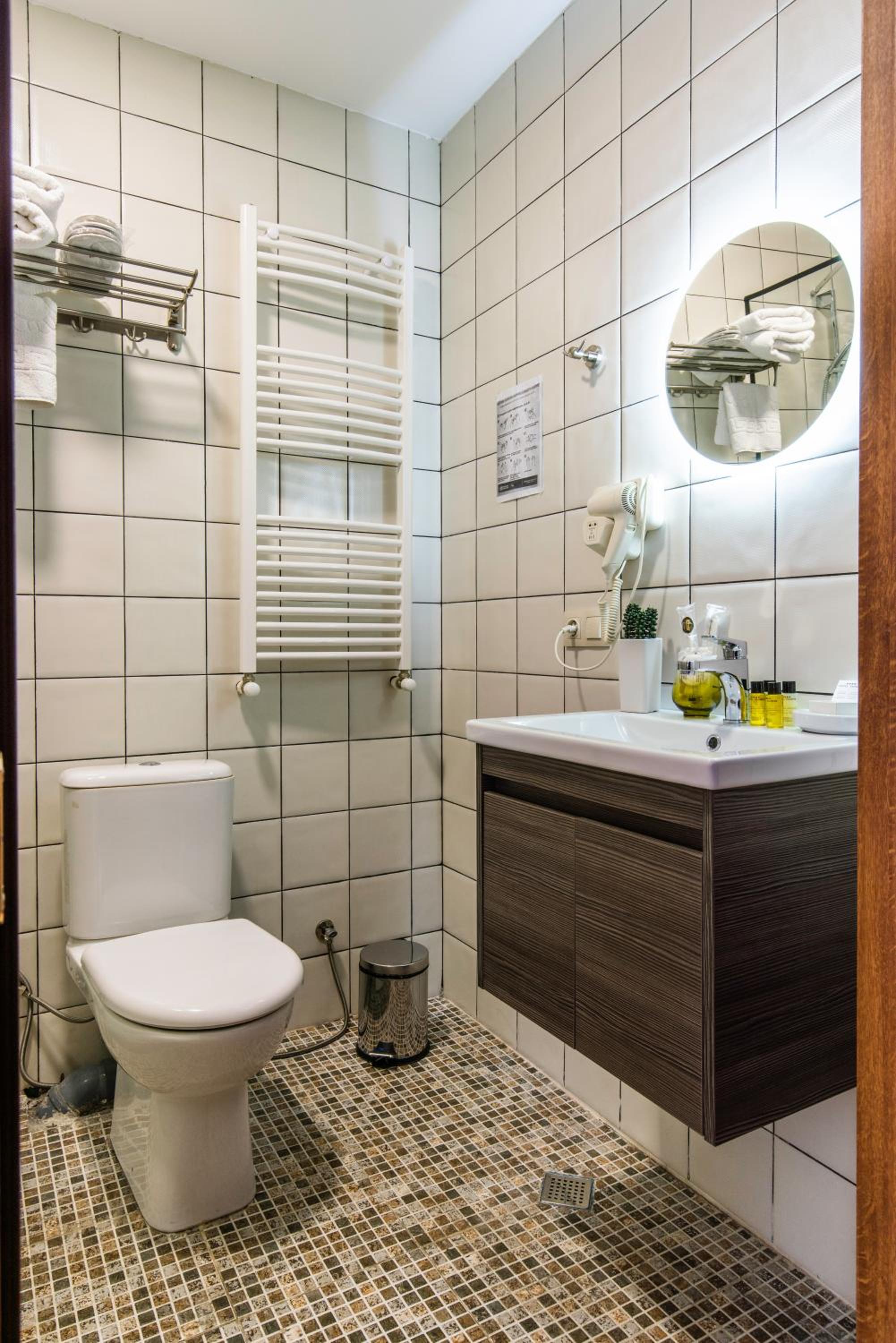 Suite with Balcony - Photo 4