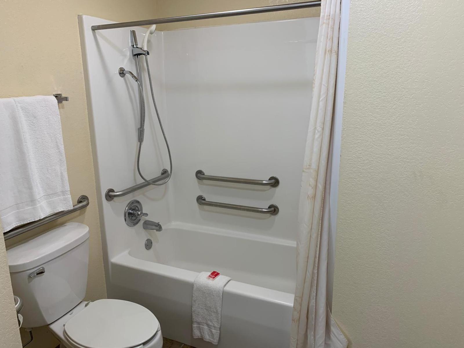 King Room - Accessible/Non-Smoking - Photo 3