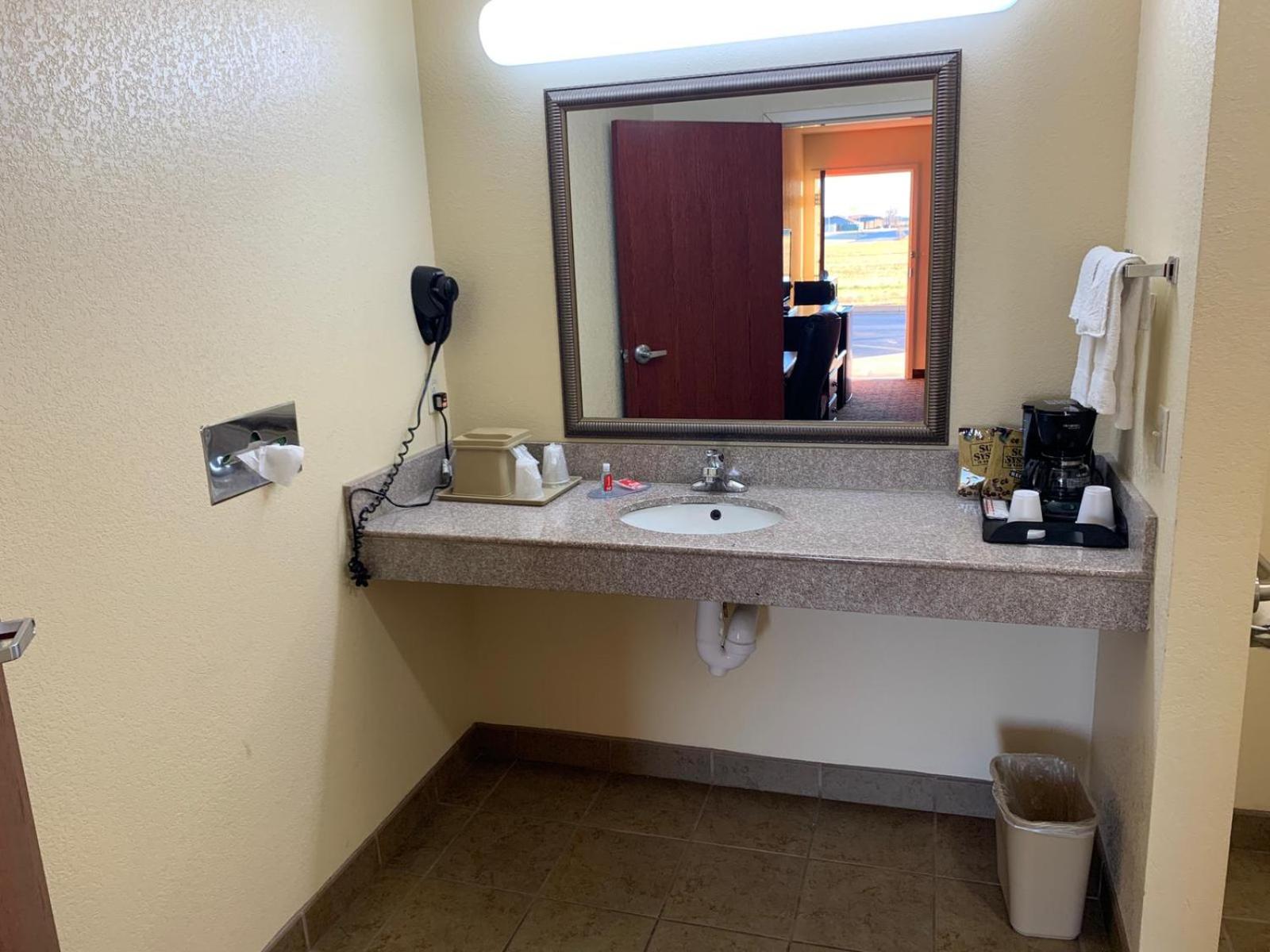 King Room - Non-Smoking - Photo 8