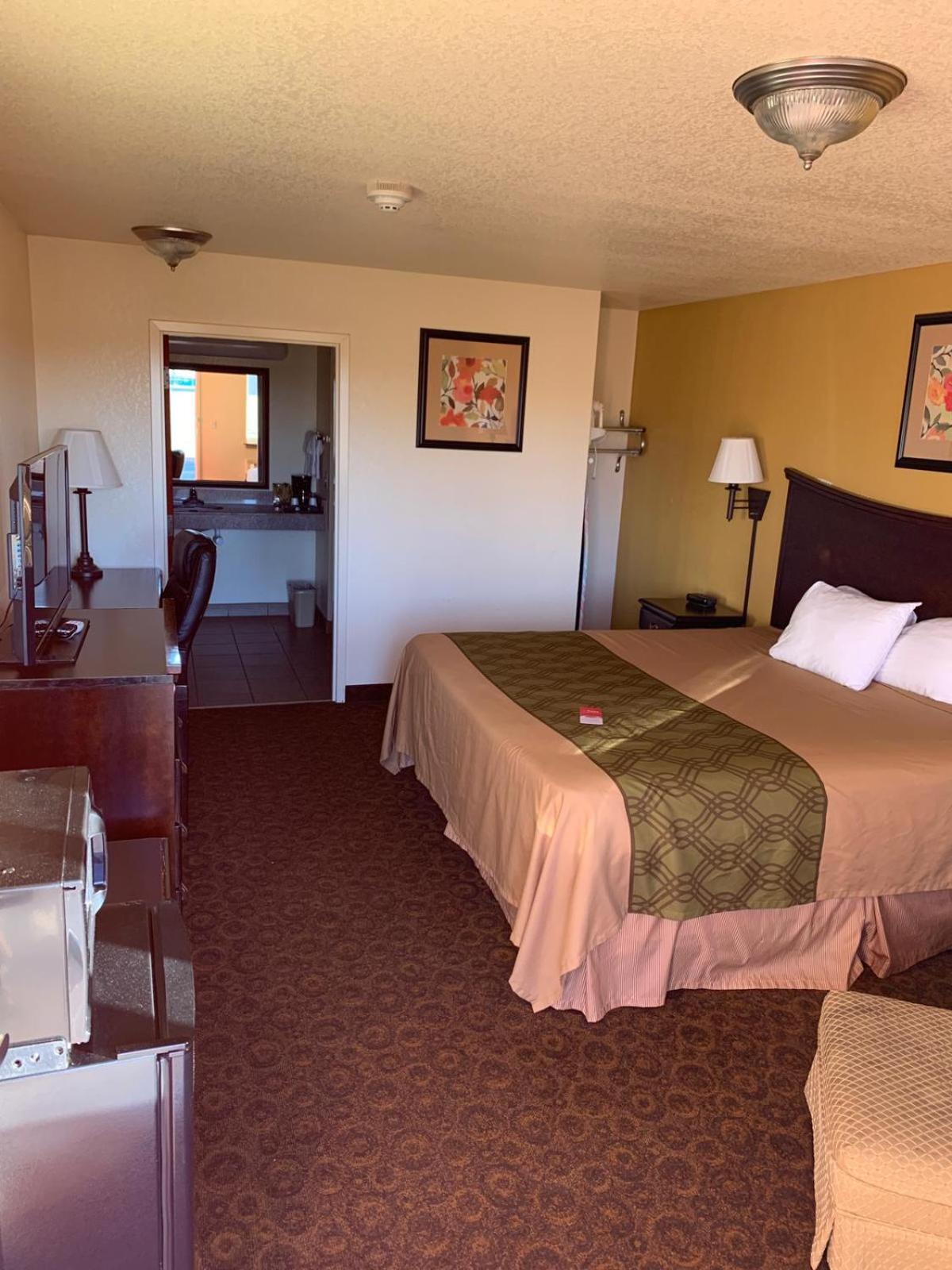 King Room - Accessible/Non-Smoking - Photo 2