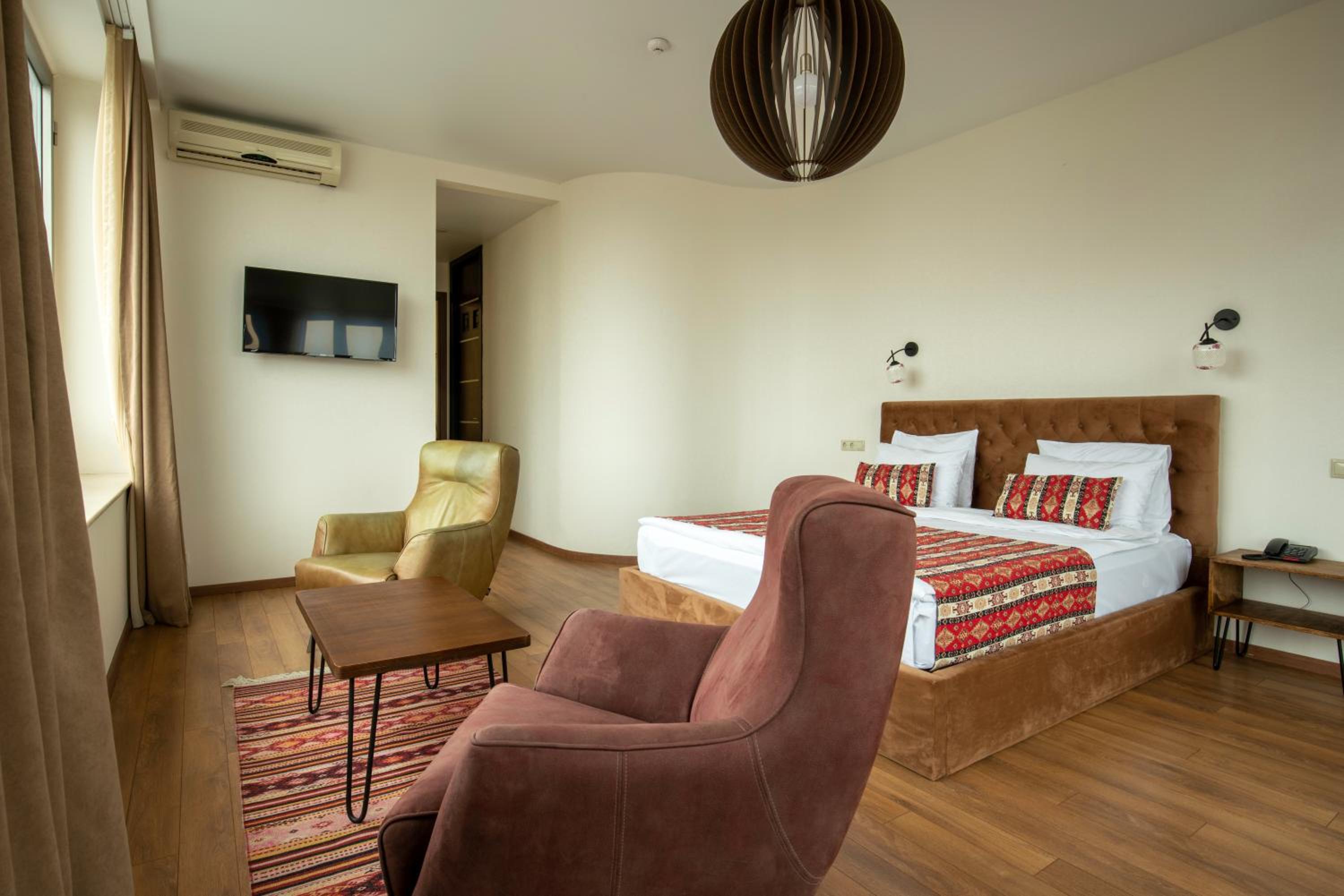 Suite with Hot Tub - Photo 1