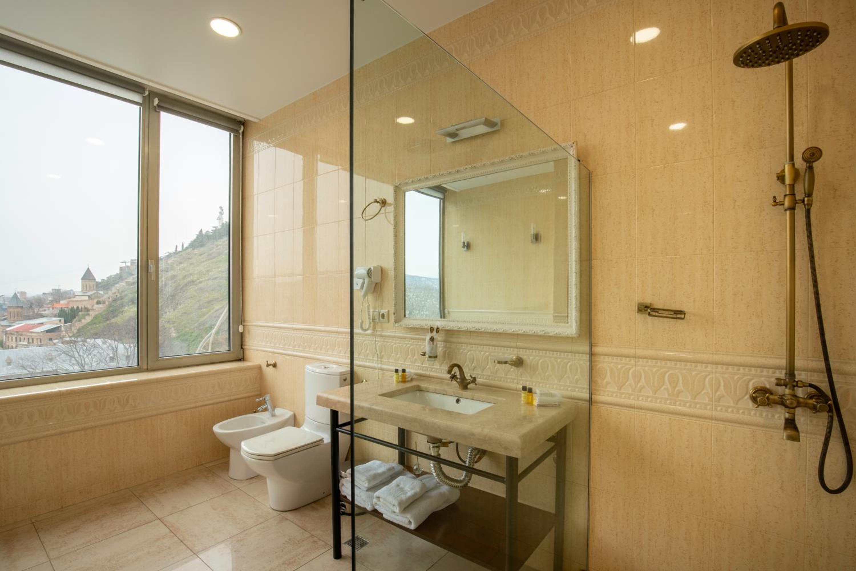 Suite with Hot Tub - Photo 6