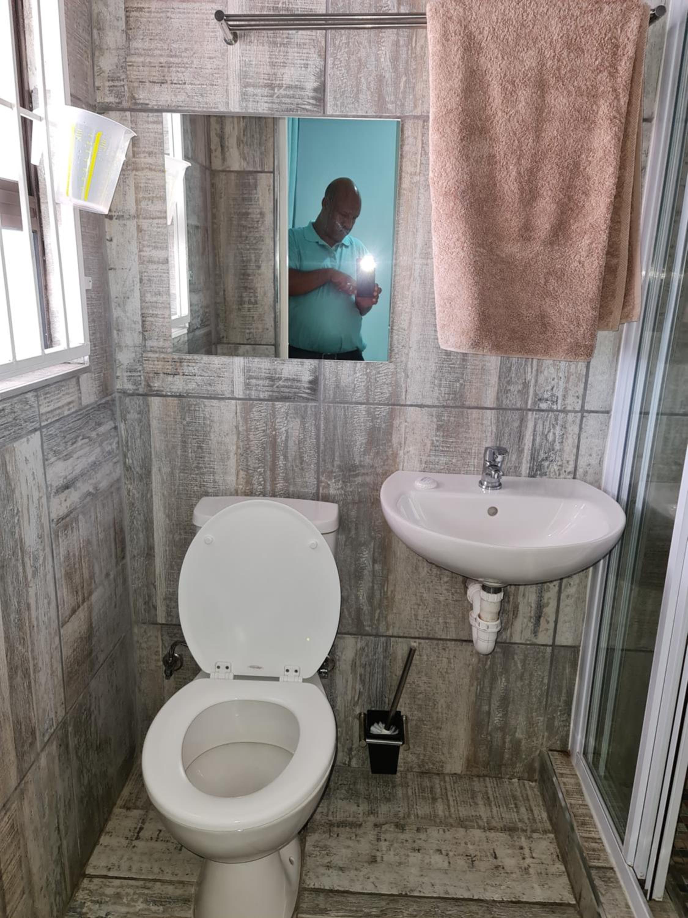Budget Double Room - Photo 8