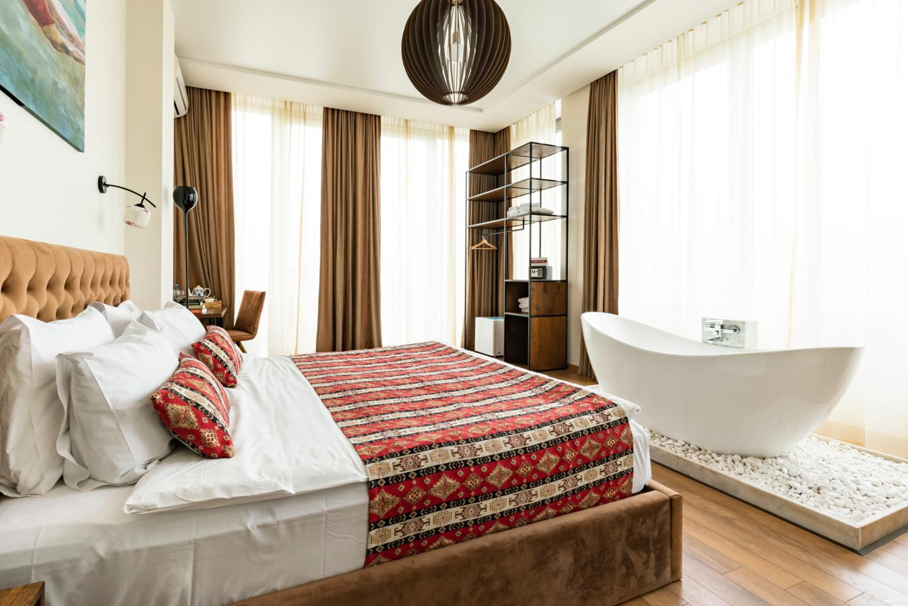 Suite with City View - Photo 1