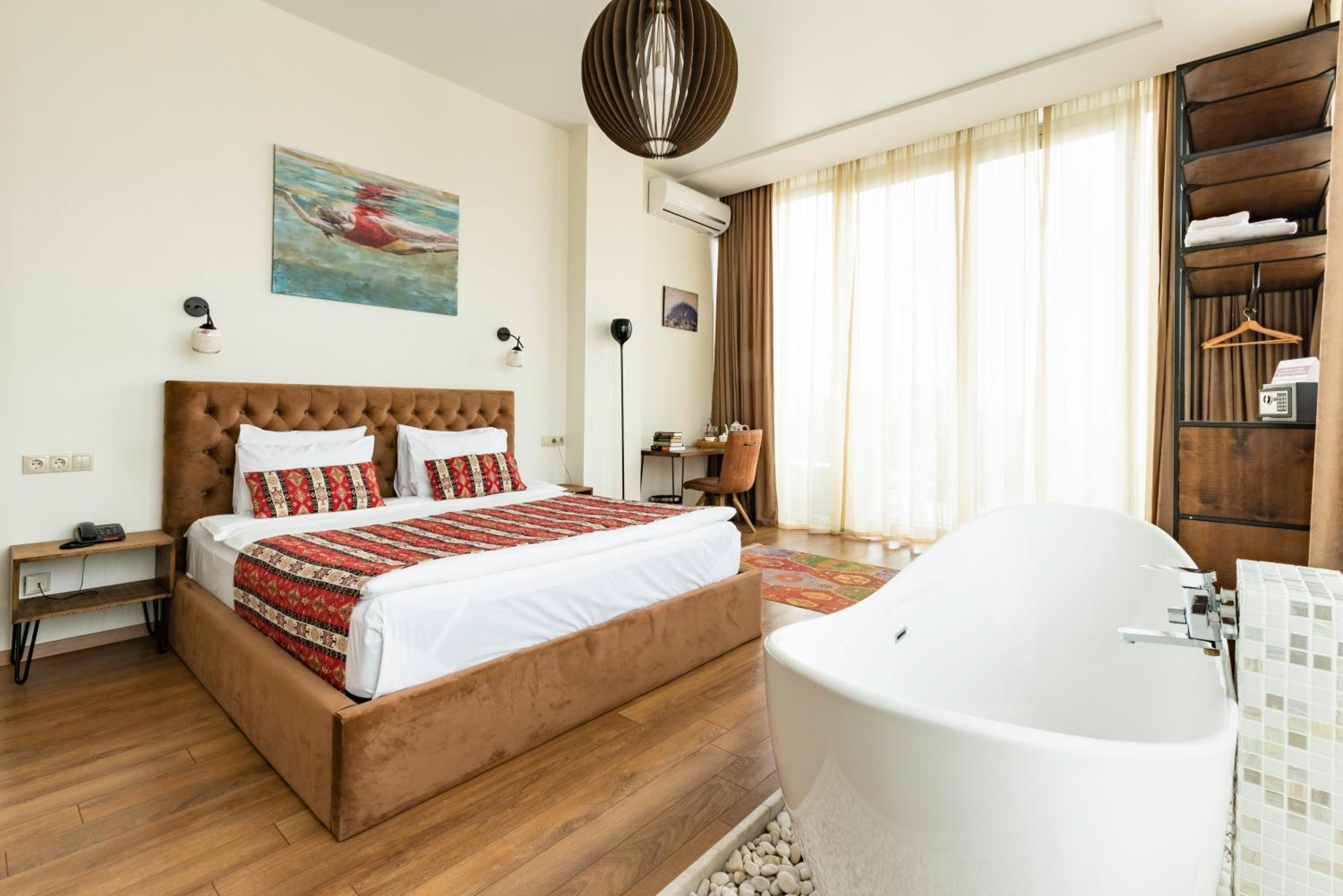 Suite with City View - Photo 2