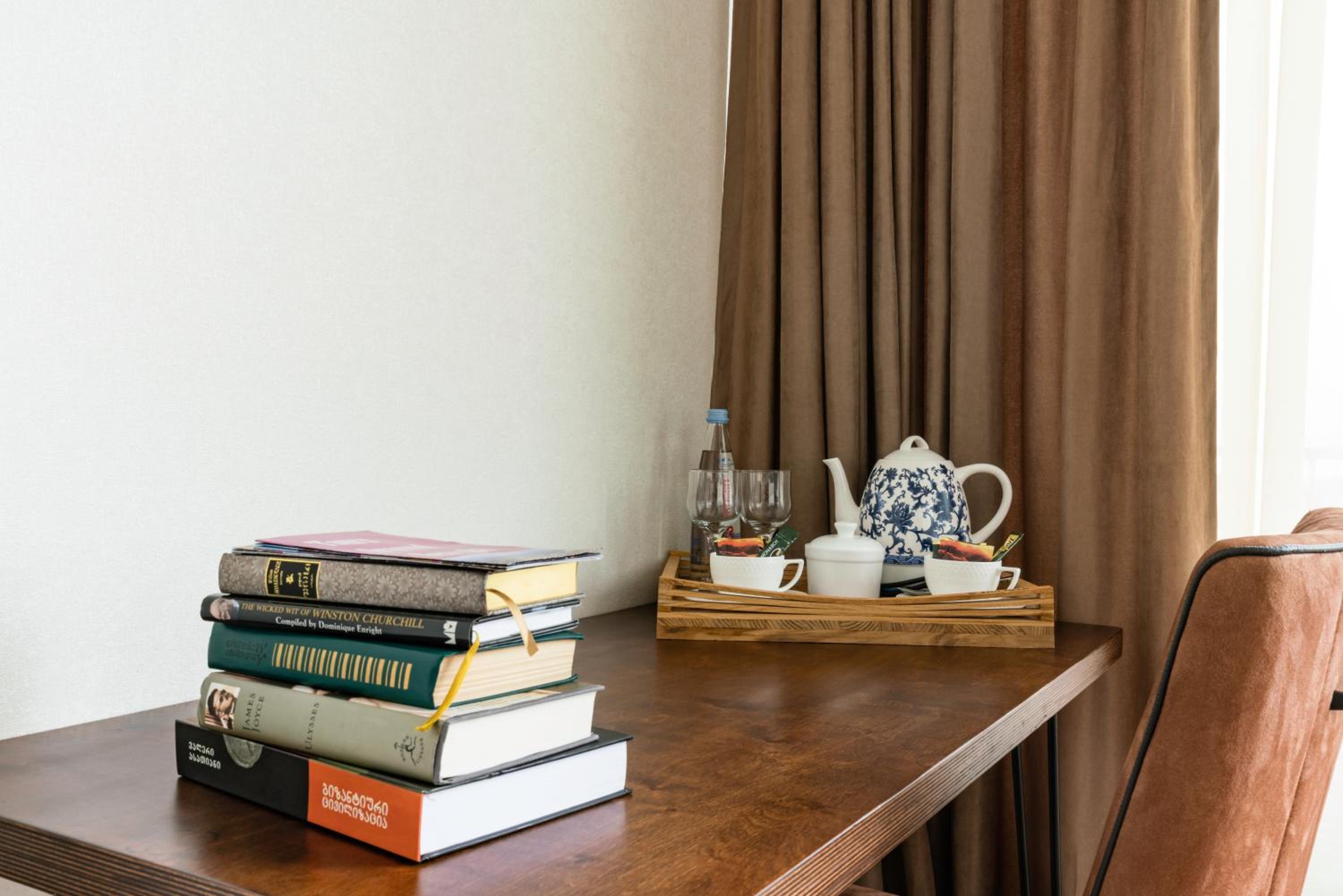 Double Room with City View - Photo 6