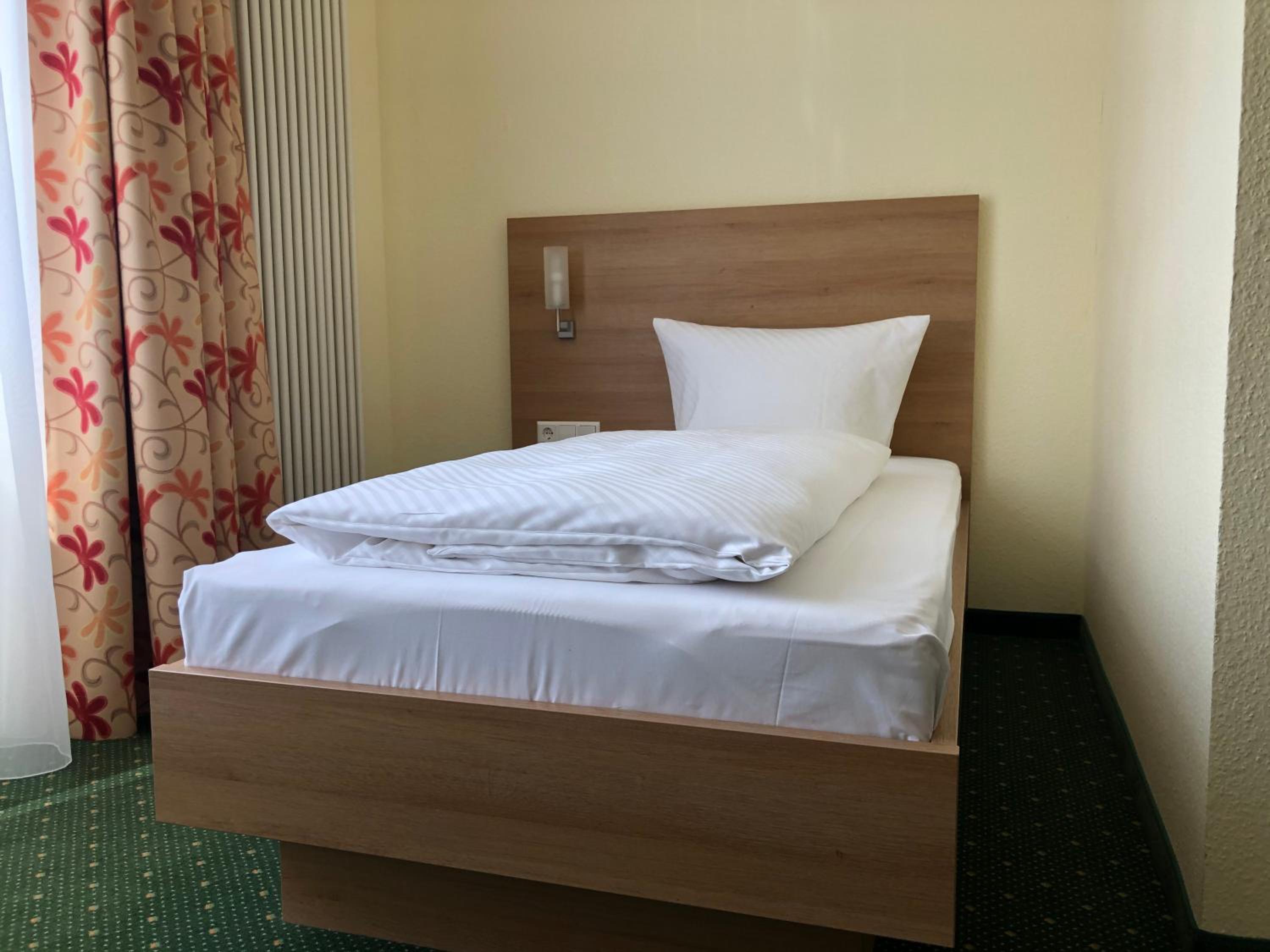Single Room with Private Bathroom photo 1