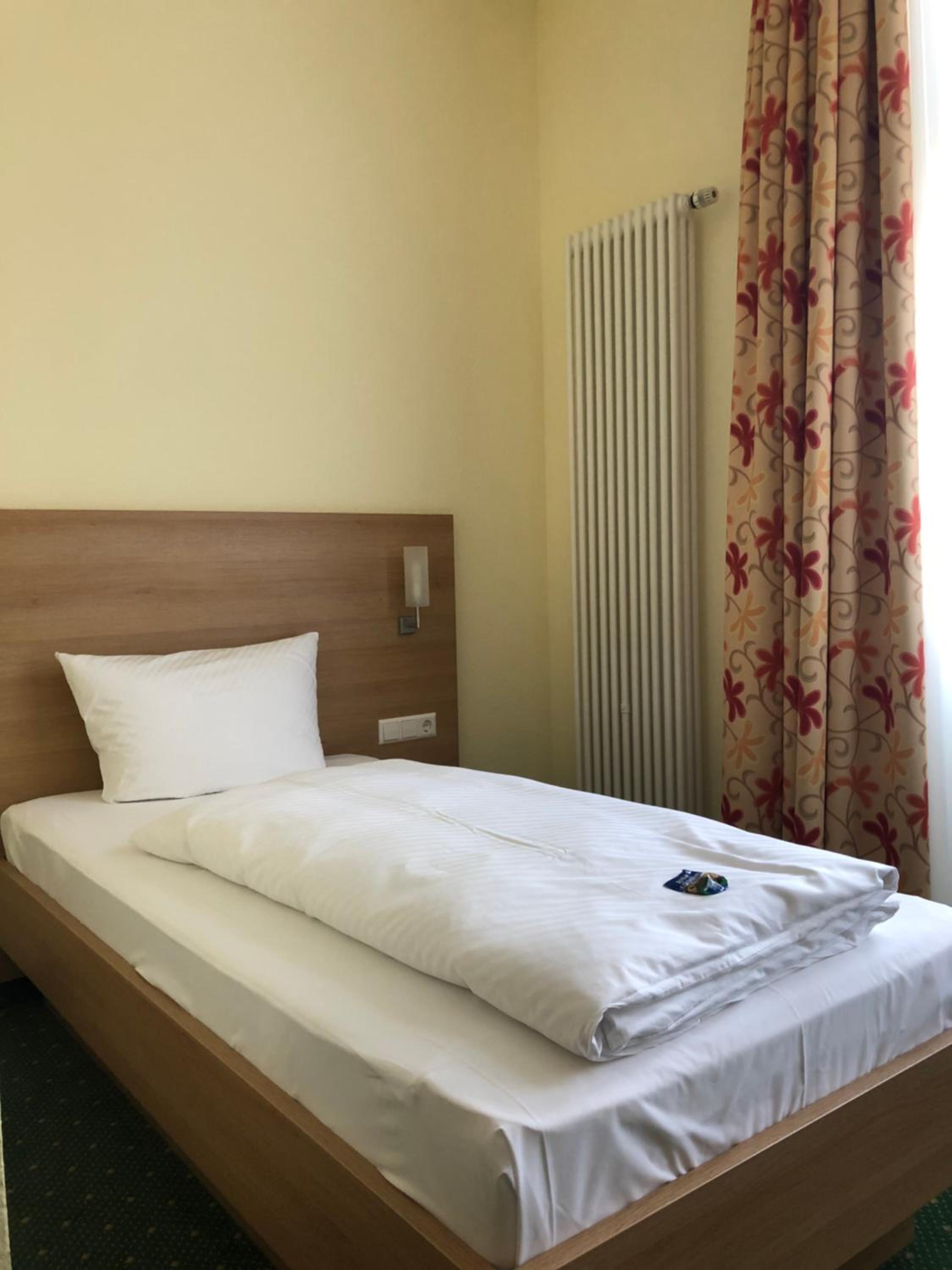 Single Room with Private Bathroom photo 3
