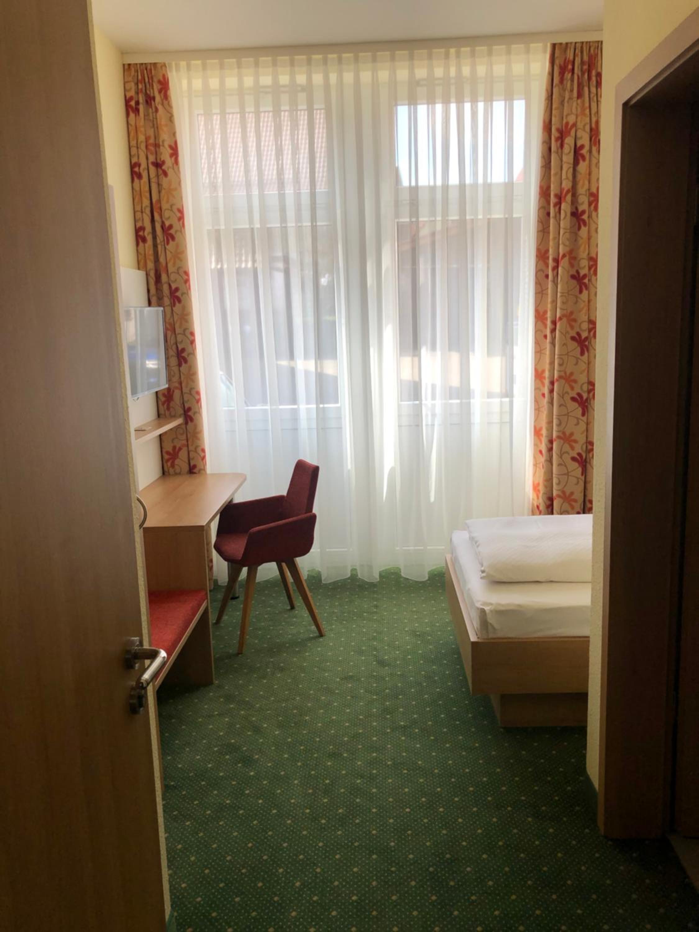 Single Room with Private Bathroom photo 2
