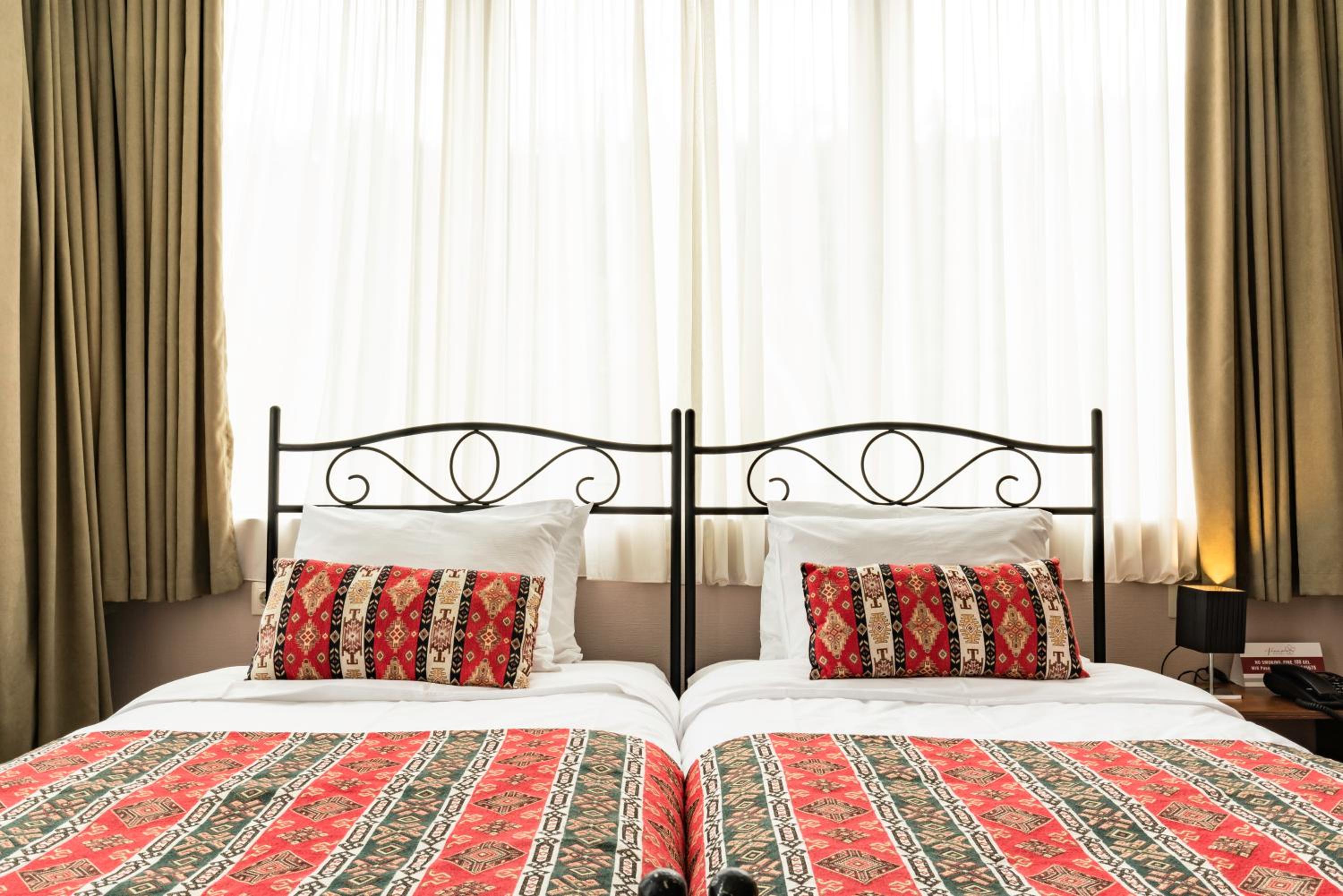 Double or Twin Room with City View - Photo 1