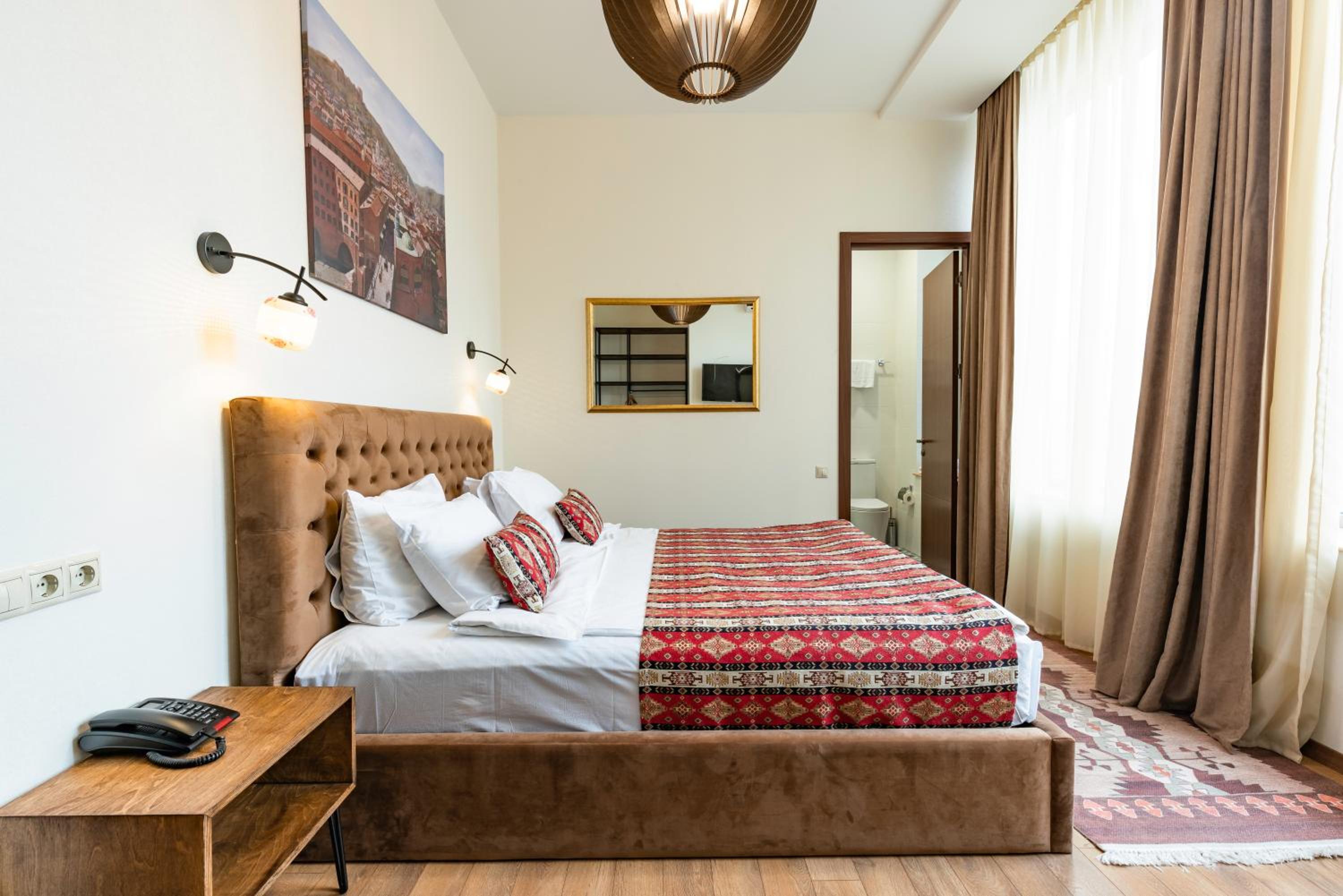 Double Room with City View - Photo 7