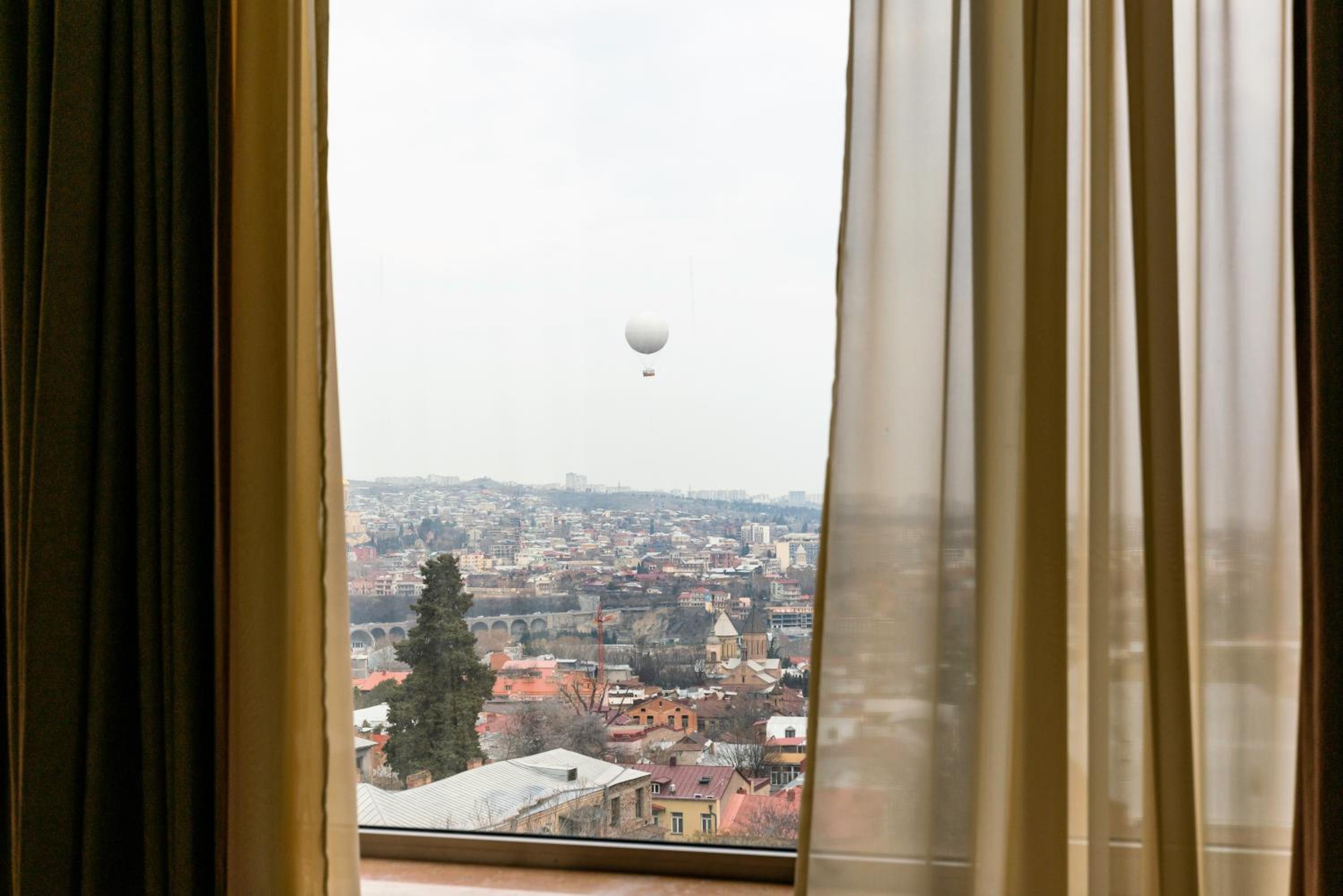 Double Room with City View - Photo 4